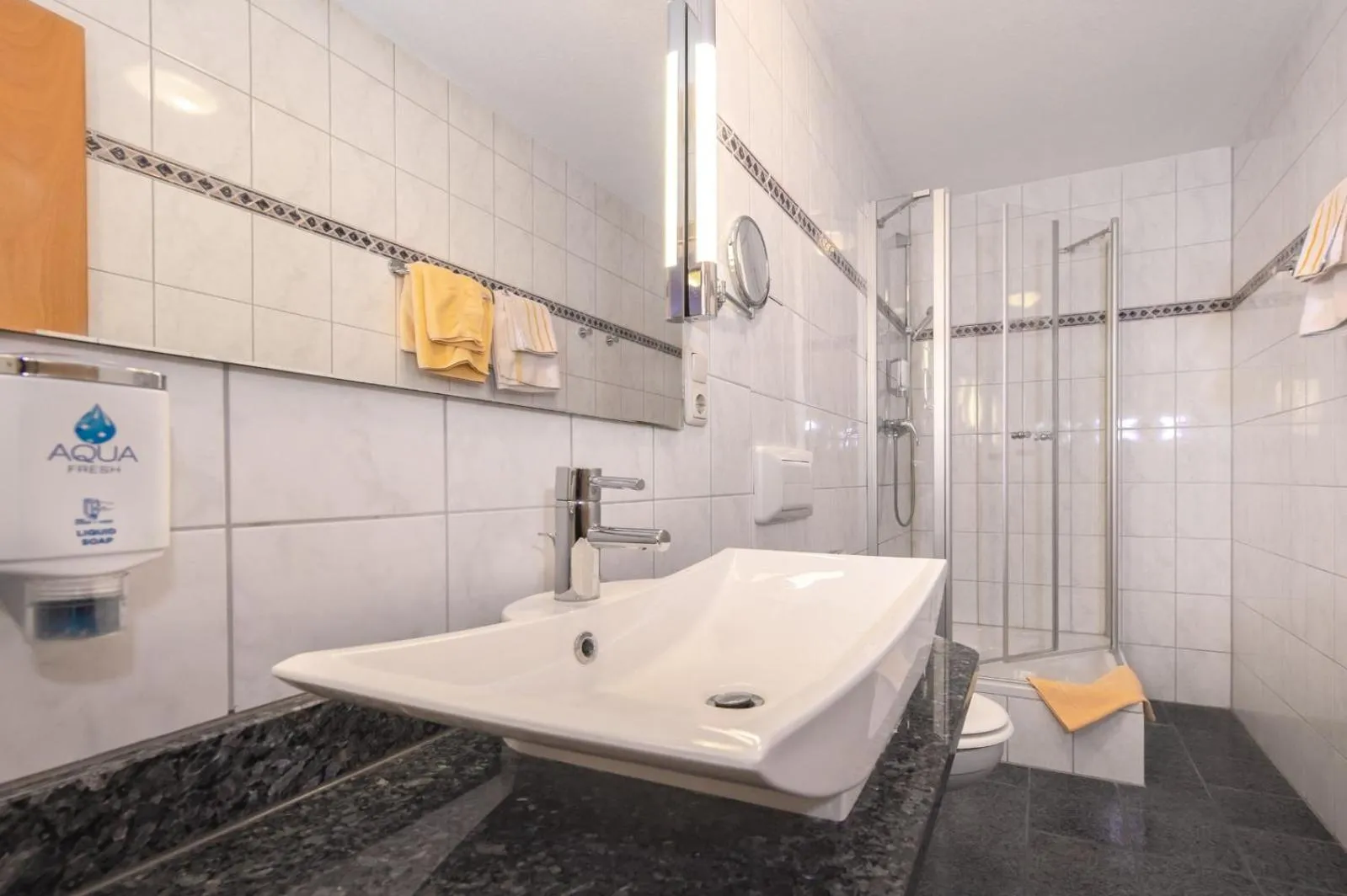 Shower in Dappers Wellness Hotel