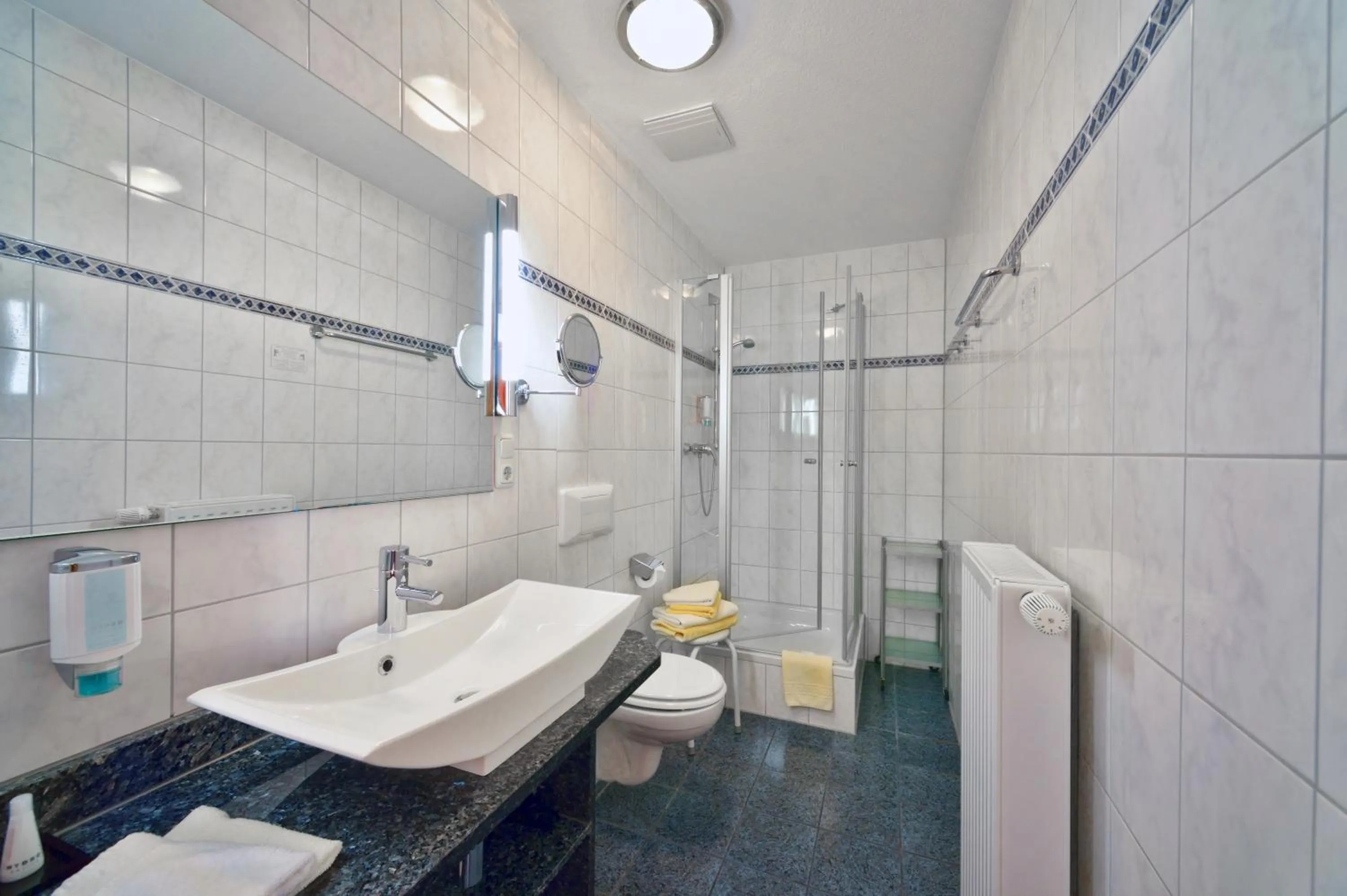 Shower in Dappers Wellness Hotel