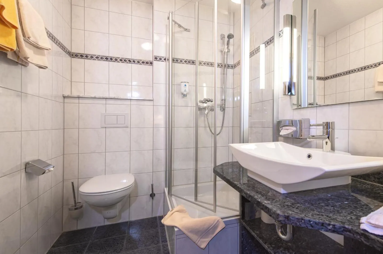 Shower in Dappers Wellness Hotel