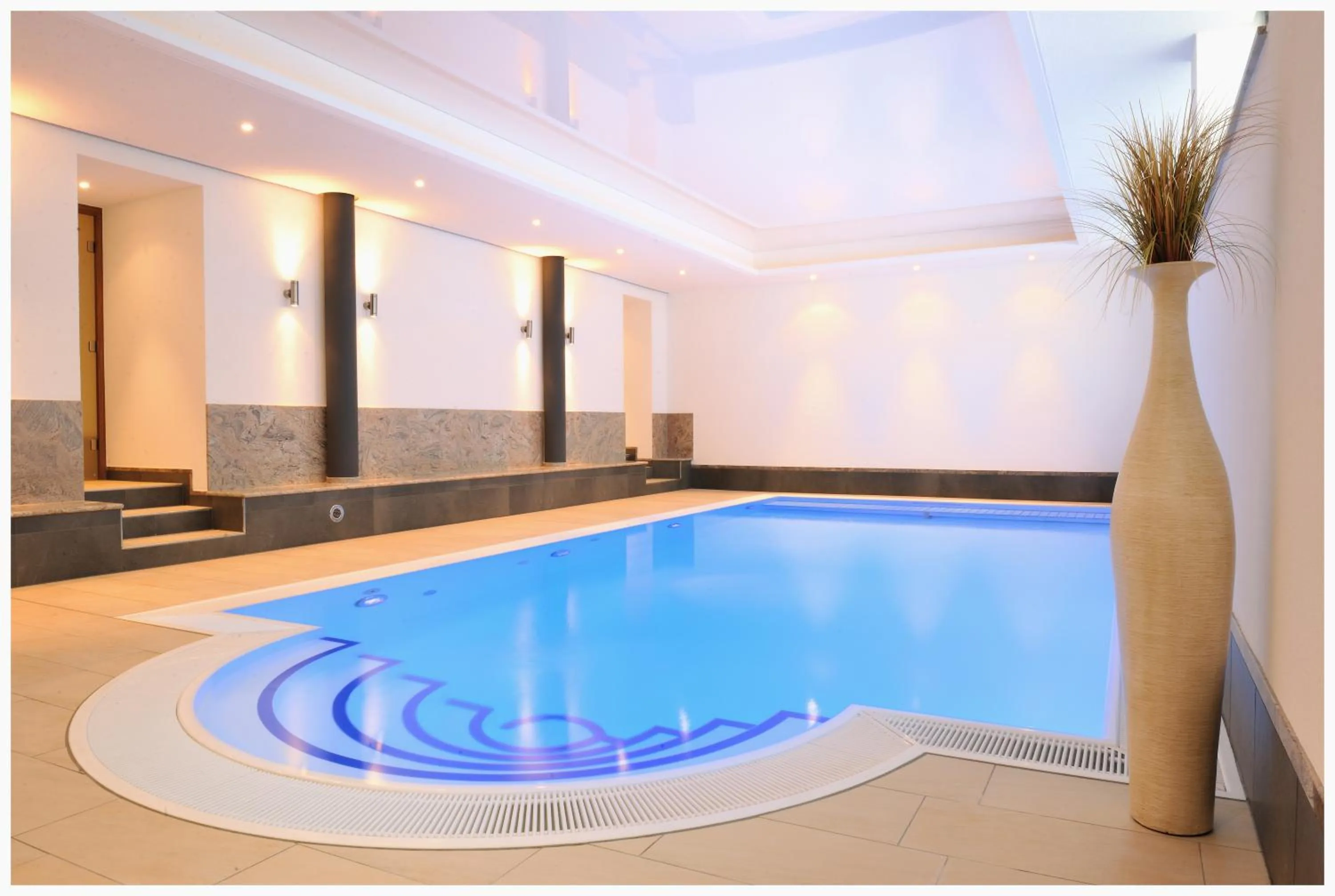 Pool view in Dappers Wellness Hotel