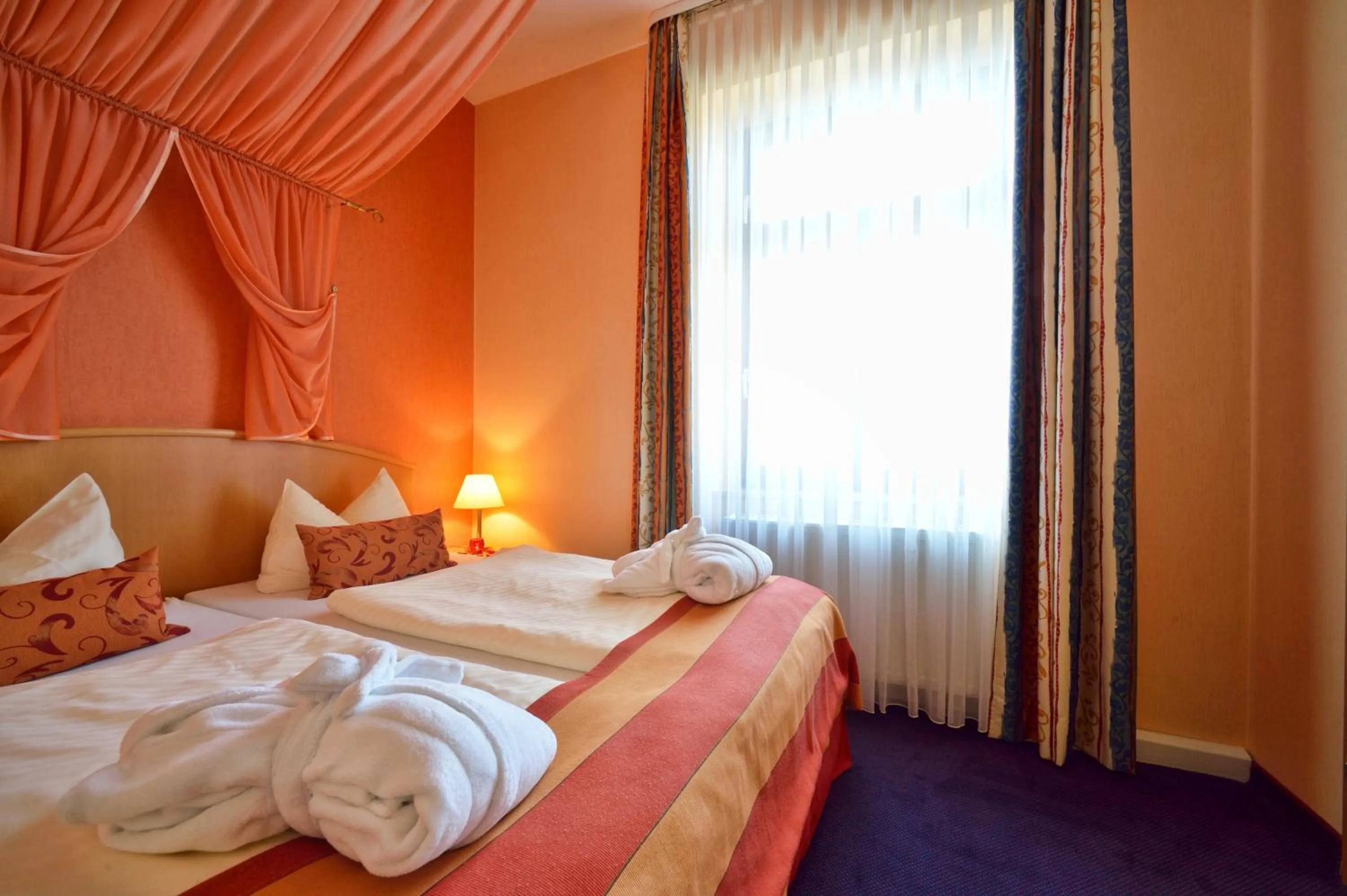 Bedroom, Bed in Dappers Wellness Hotel