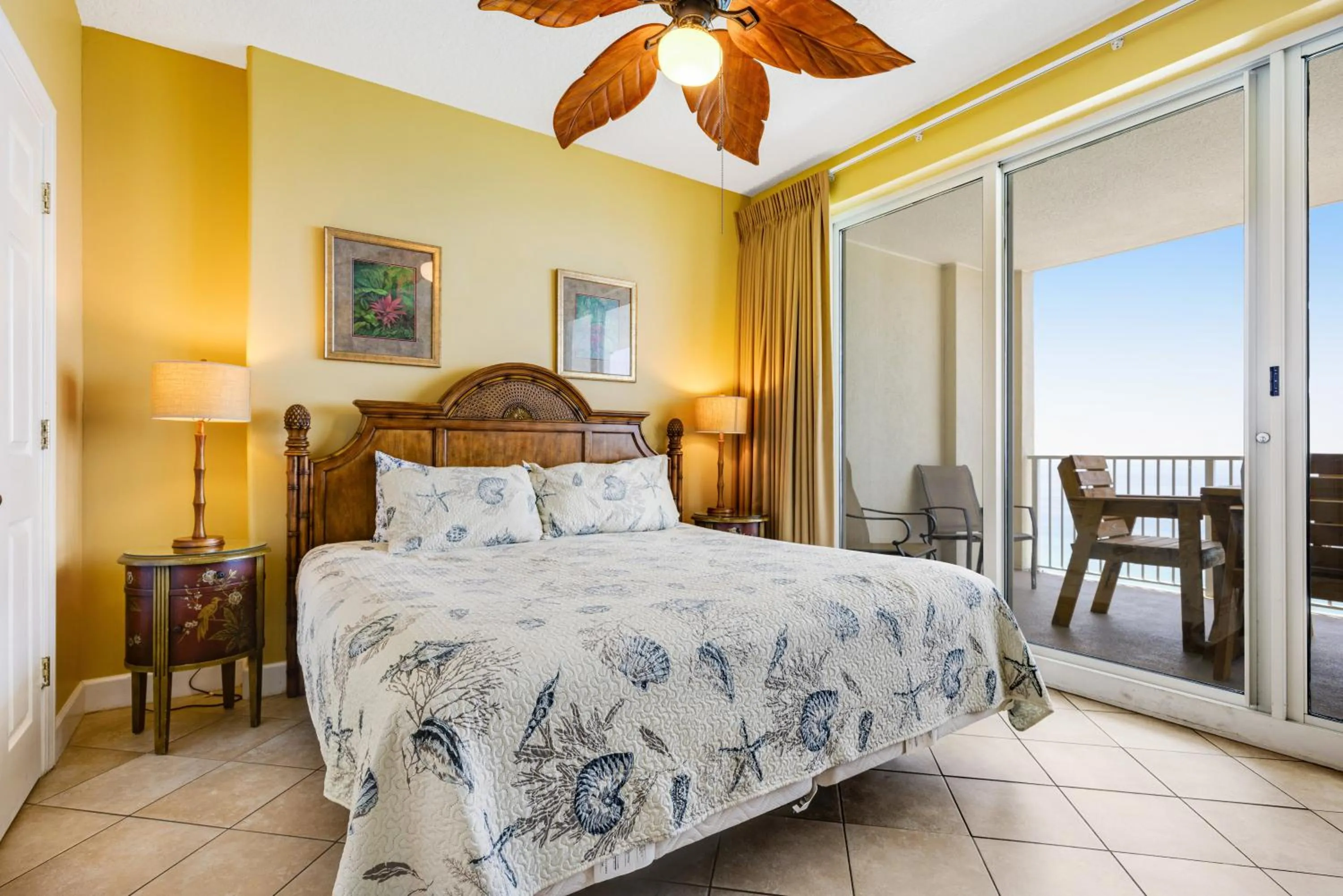 Bed in Ocean Reef 1709