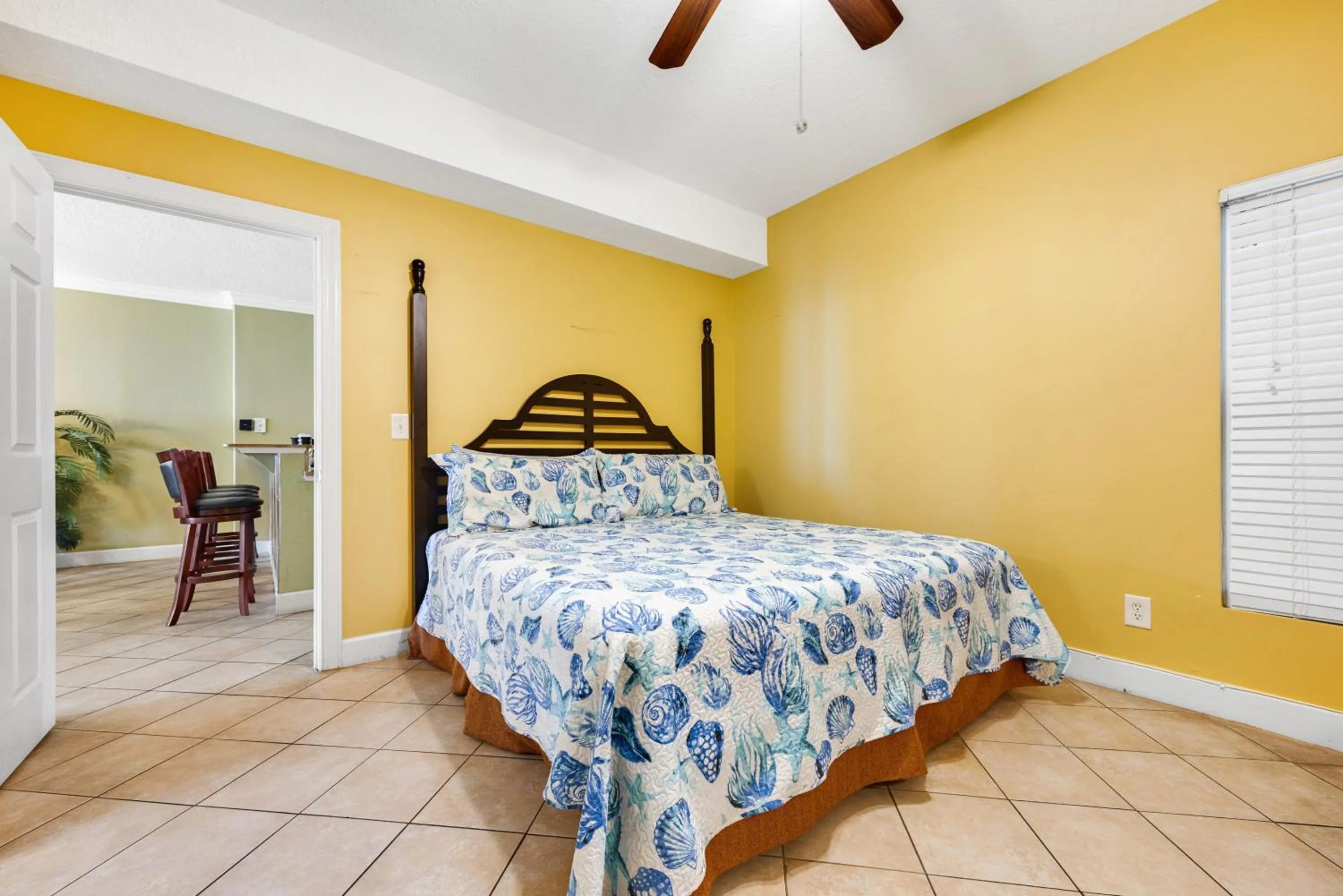 Bed in Ocean Reef 1709