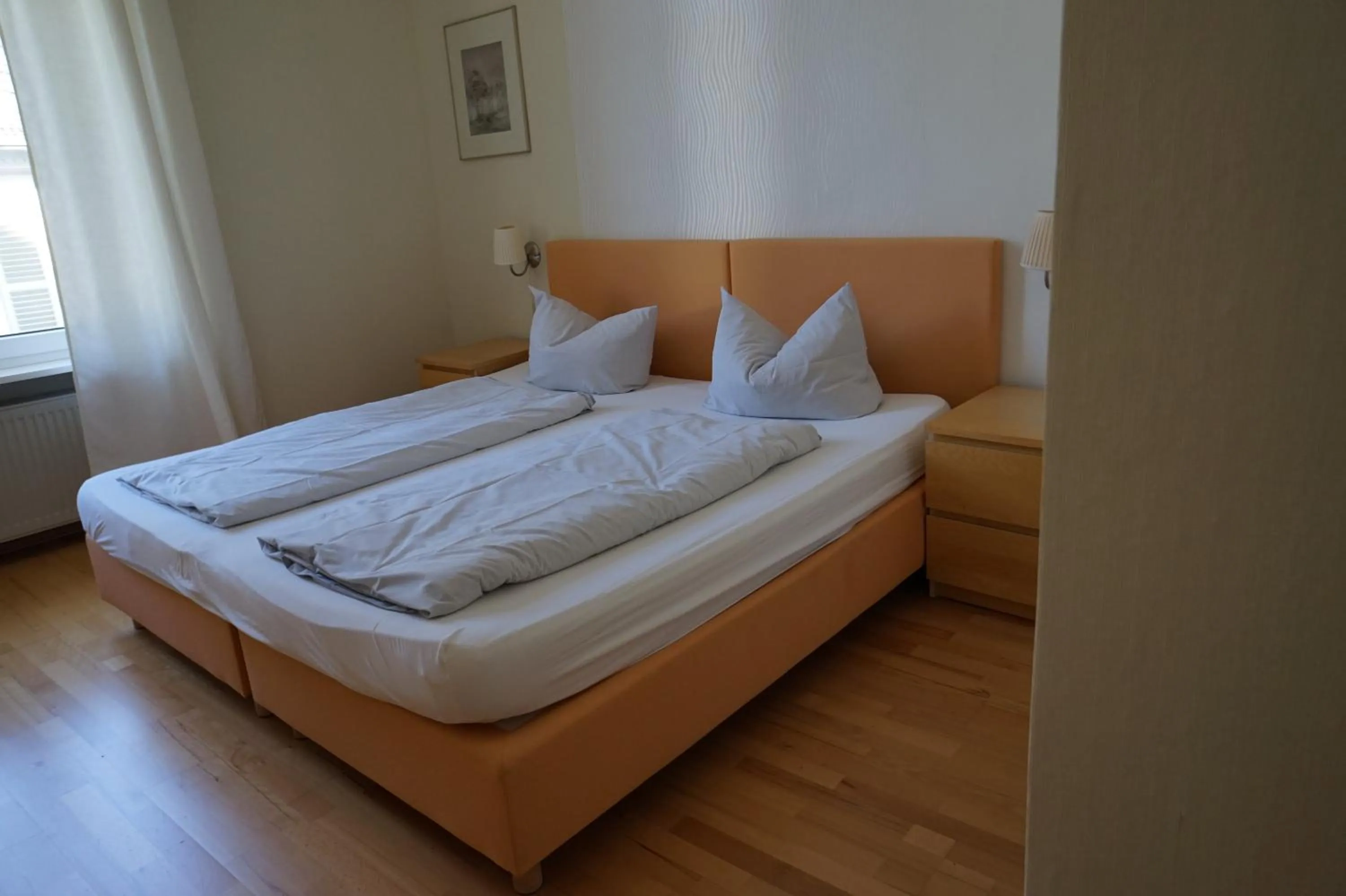 Photo of the whole room, Bed in Kurhotel Quellenhof