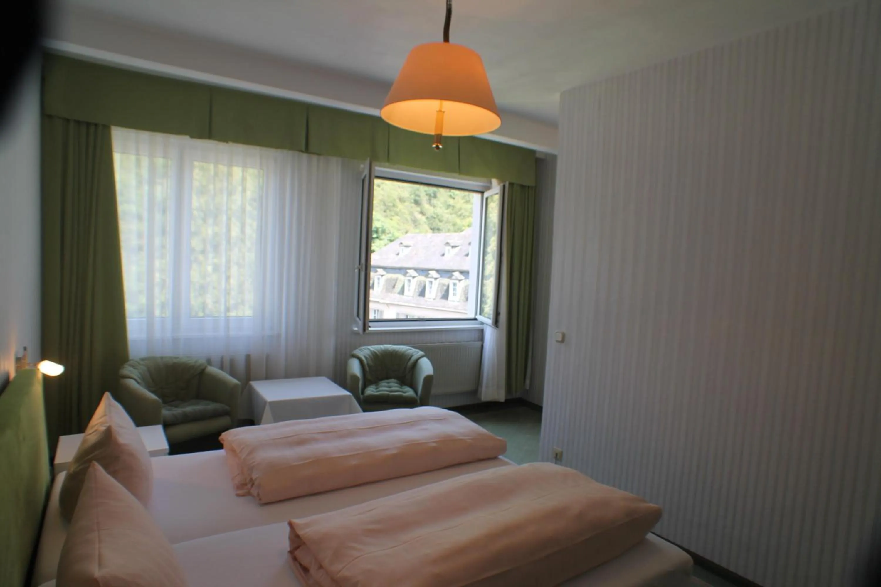 Photo of the whole room, Bed in Kurhotel Quellenhof