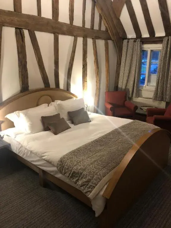 Deluxe Double Room in The Greyhound Inn Deluxe Double Room in The Greyhound Inn