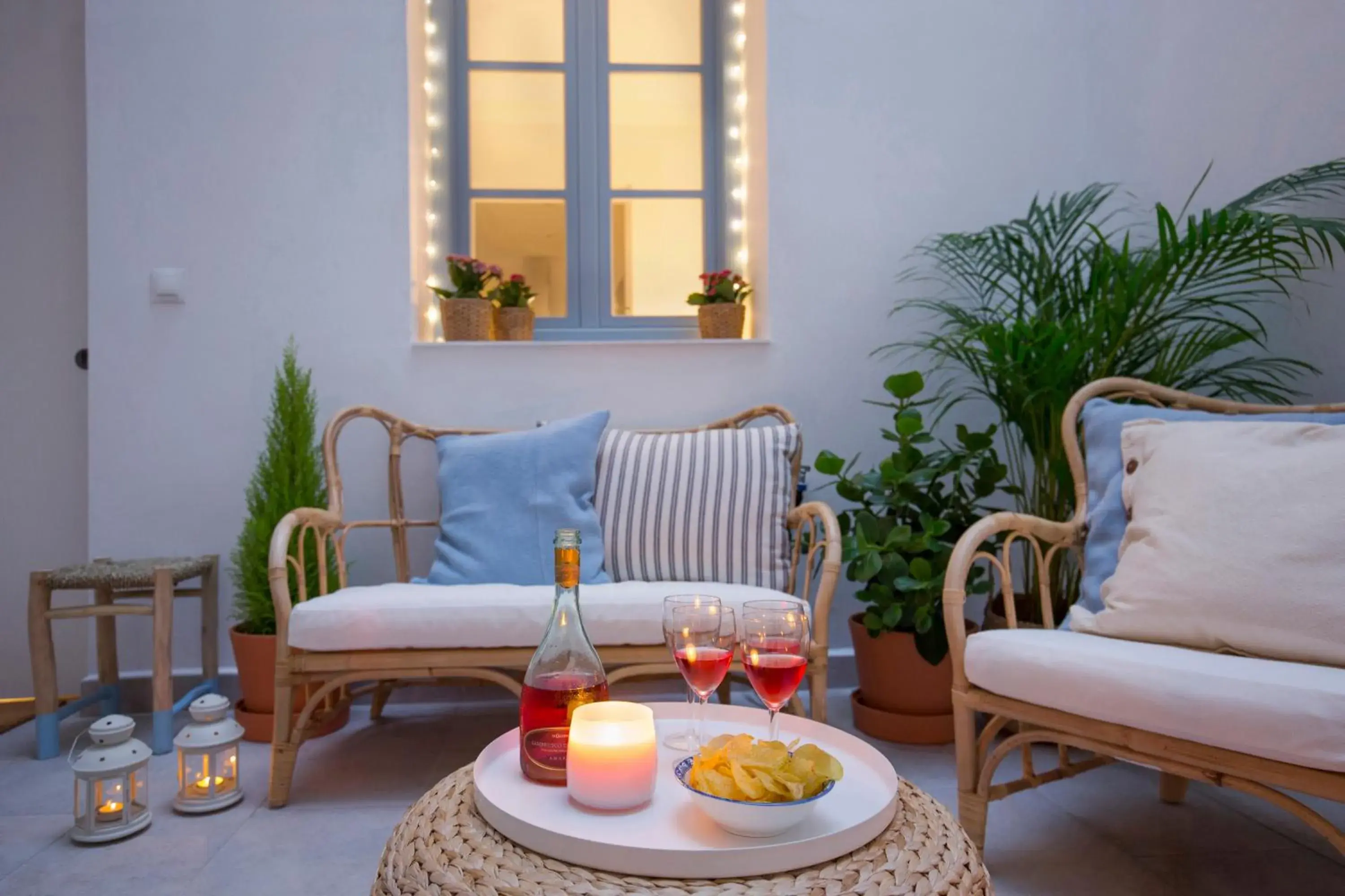 Two-Bedroom Apartment in Apartamento Cádiz Centro Blue Window Two-Bedroom Apartment in Apartamento Cádiz Centro Blue Window