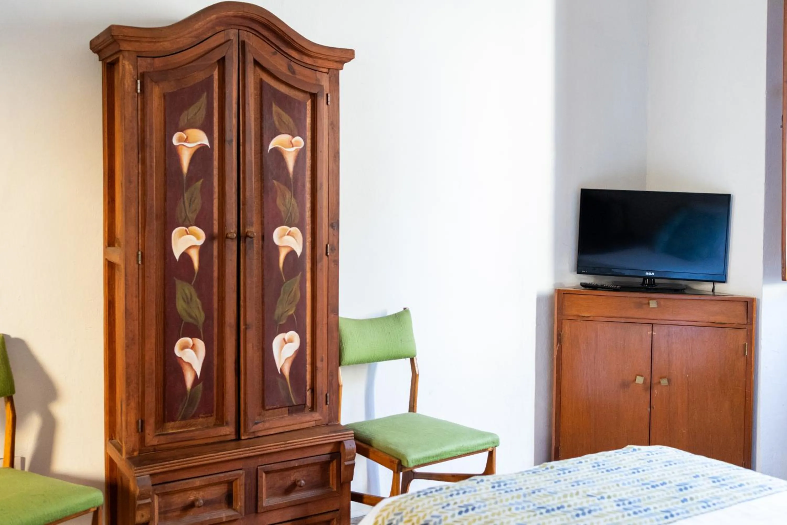 wardrobe, Bed in Casa Araiza