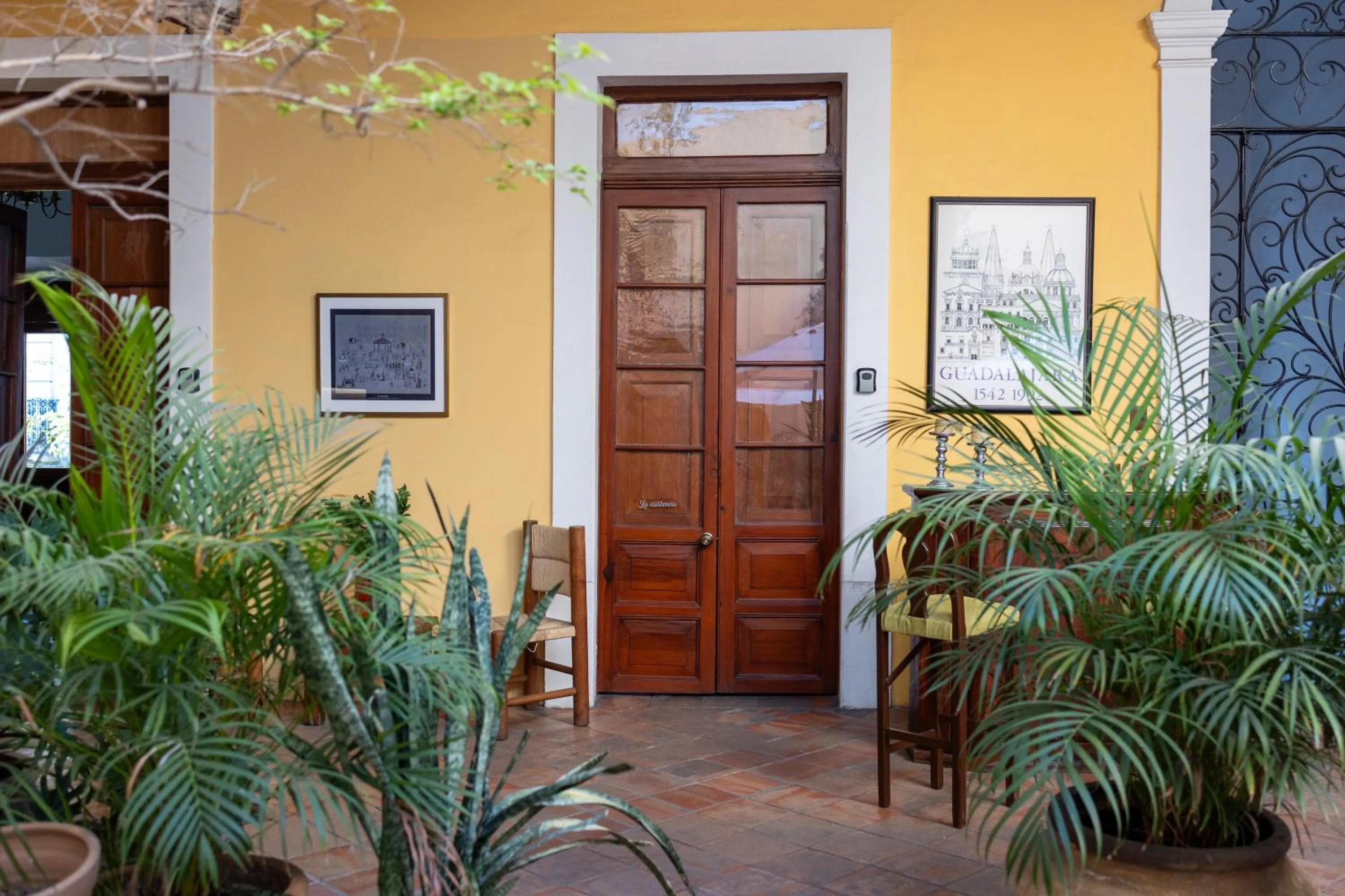 Facade/entrance in Casa Araiza