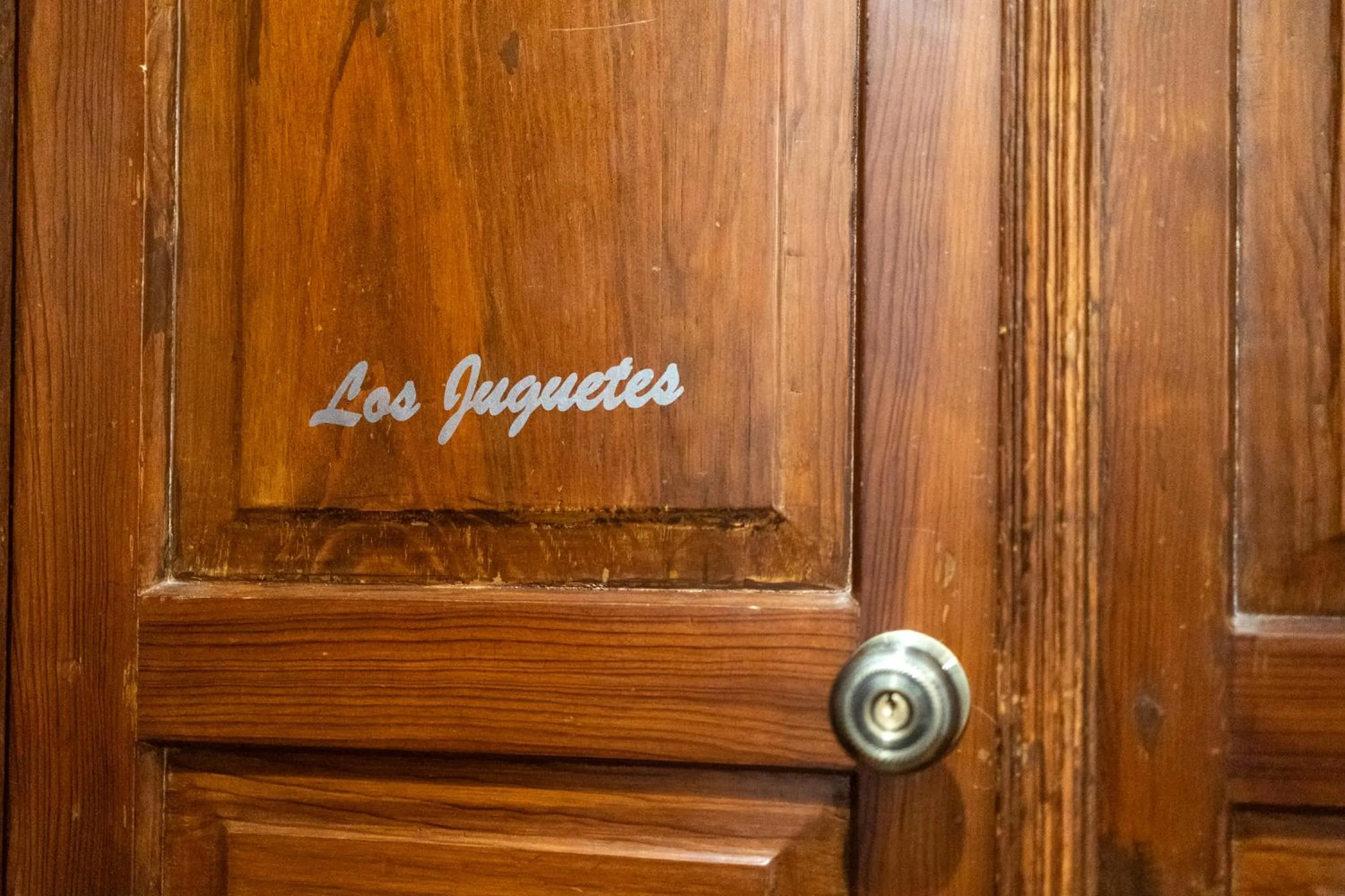 Text overlay in Casa Araiza
