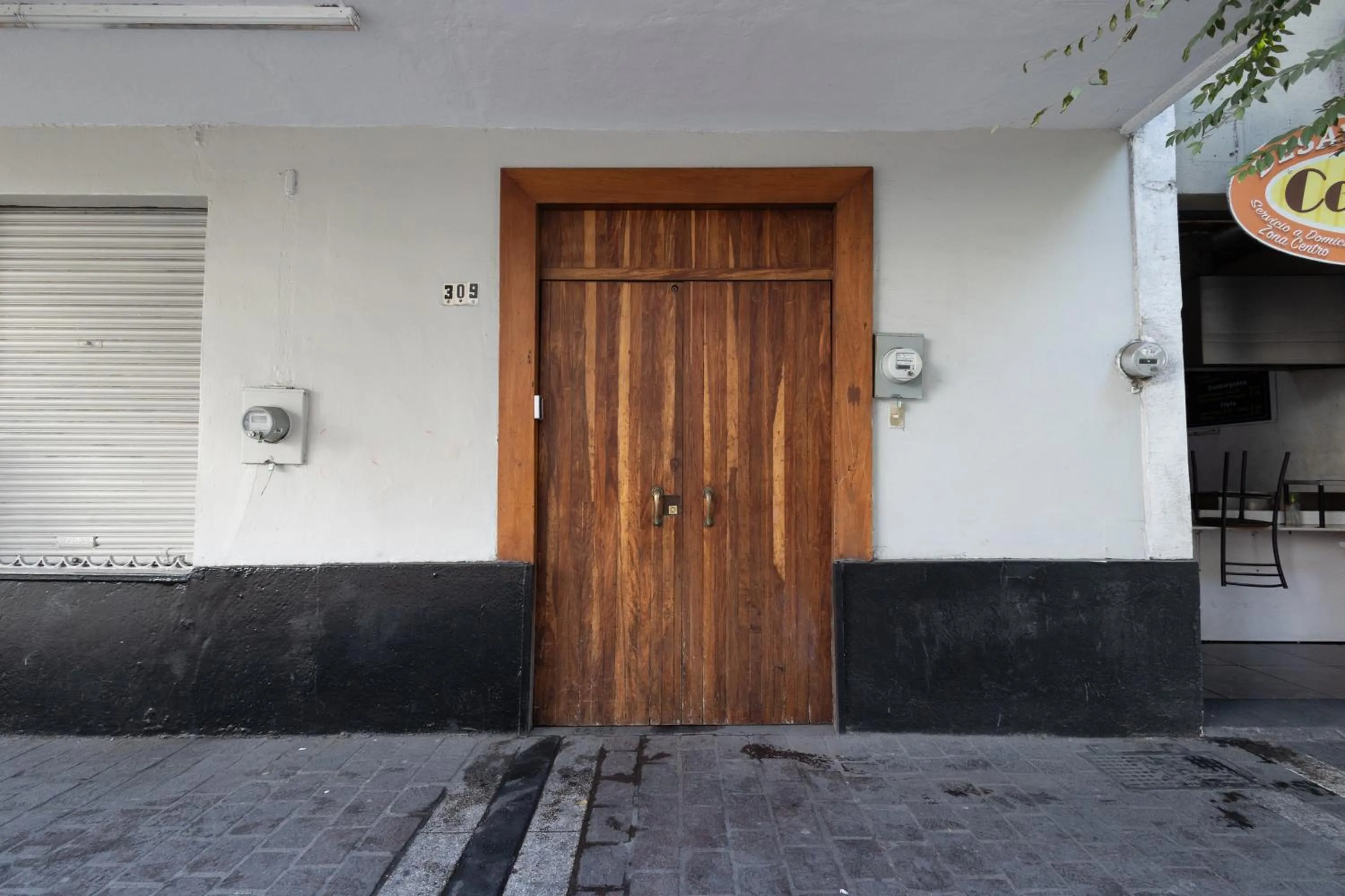 Facade/entrance in Casa Araiza