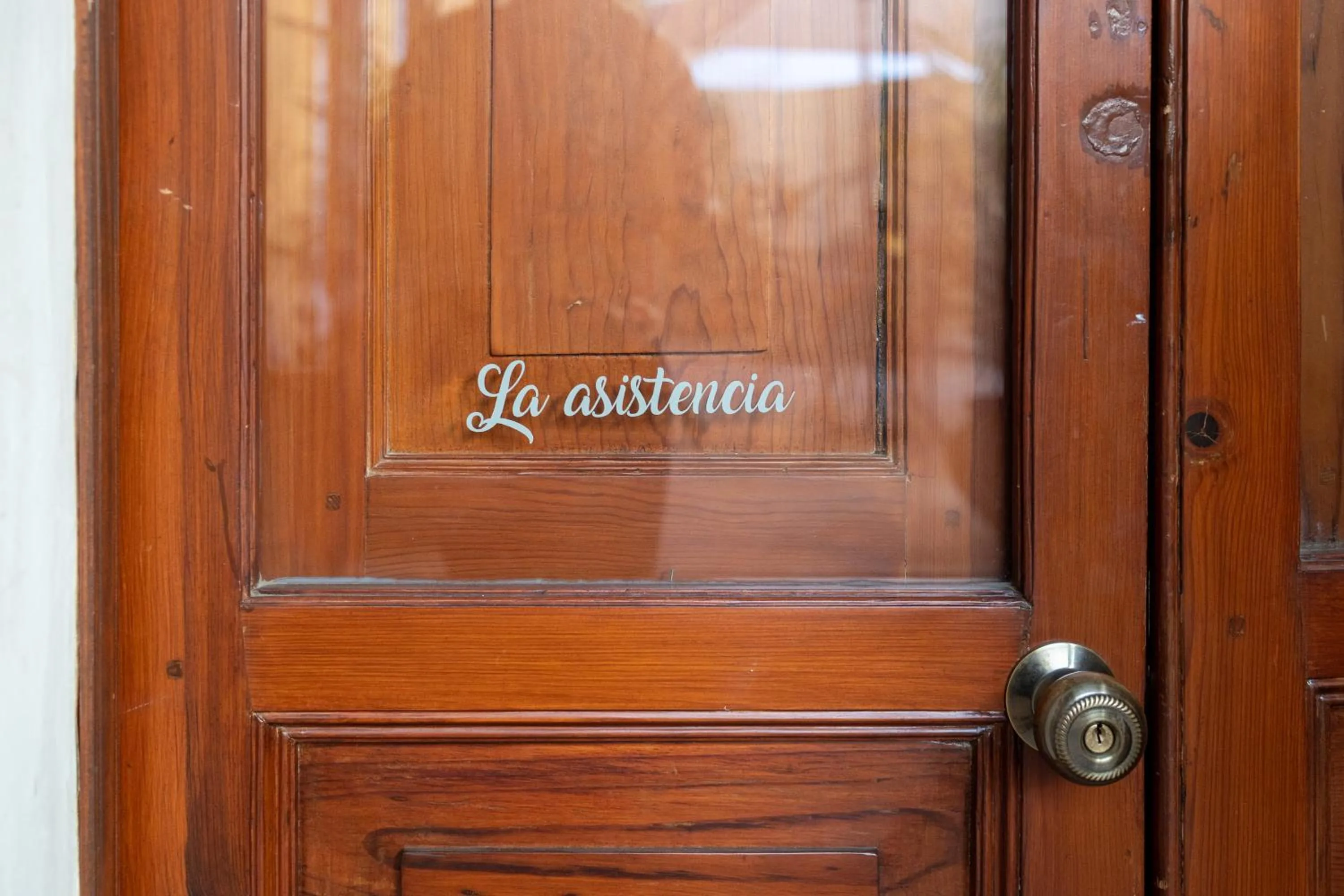 Text overlay in Casa Araiza