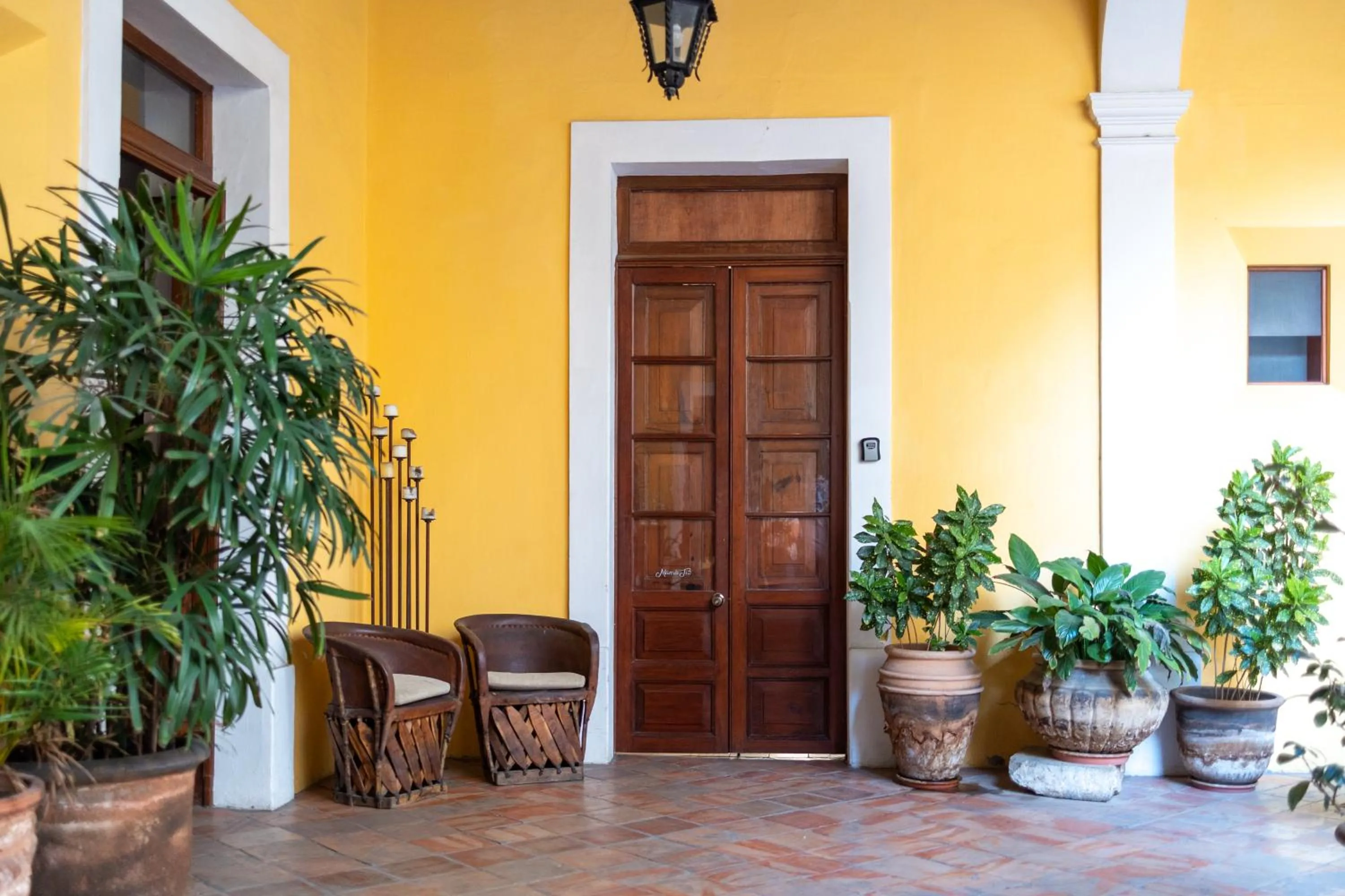 Facade/entrance in Casa Araiza