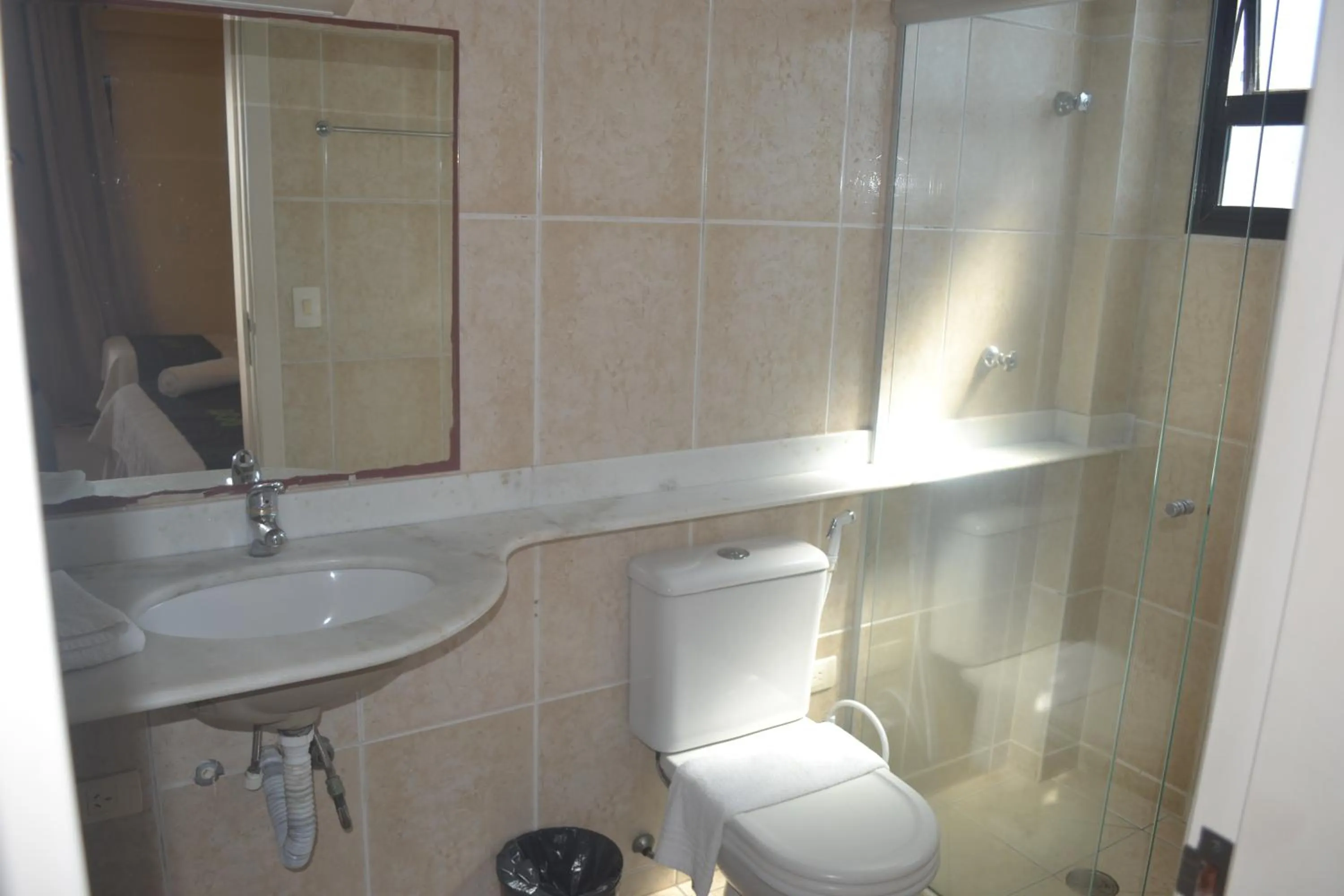 Shower in Hotel Canto do Atlântico