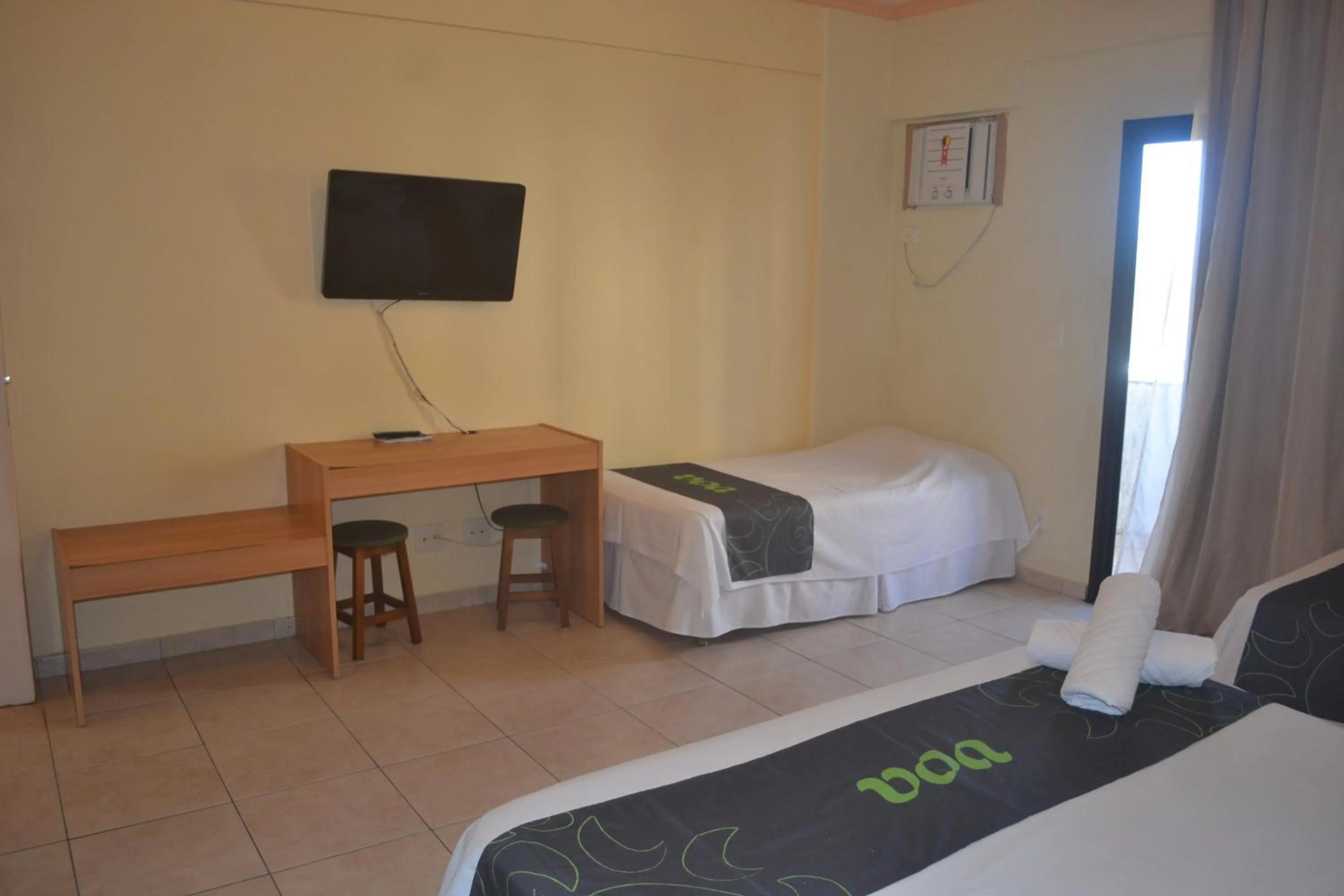 Communal lounge/ TV room, Bed in Hotel Canto do Atlântico