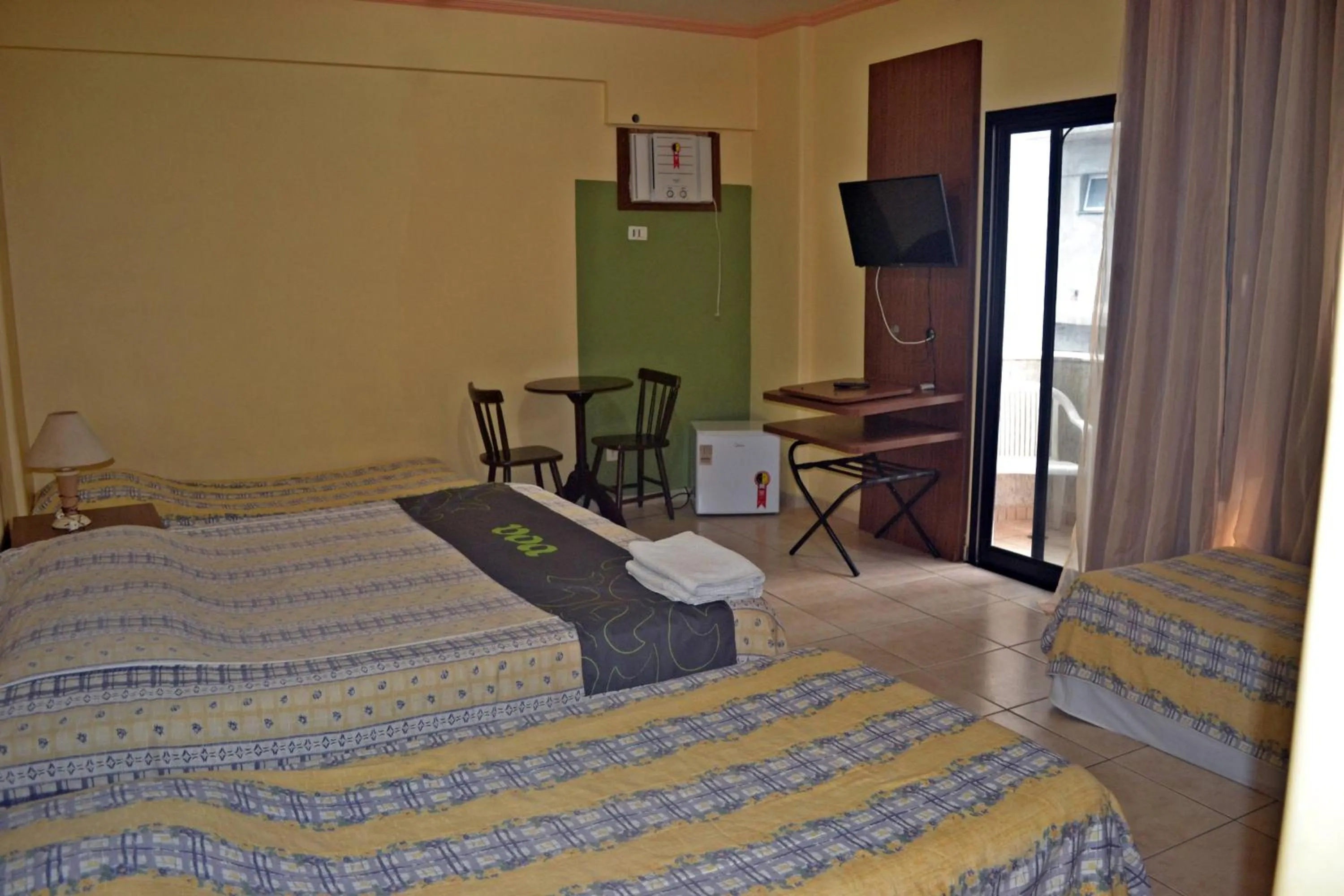 Communal lounge/ TV room, Bed in Hotel Canto do Atlântico