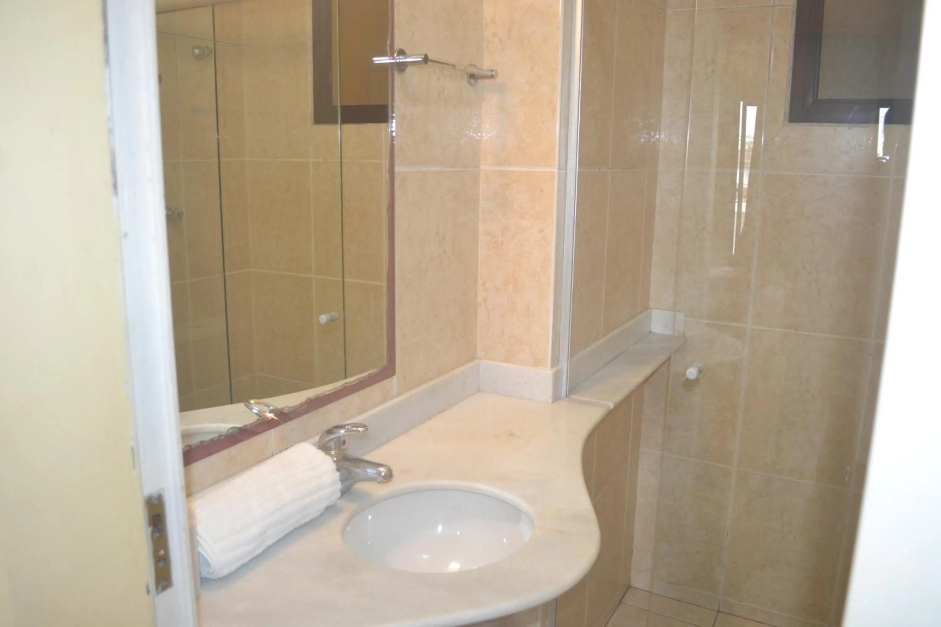 Shower in Hotel Canto do Atlântico