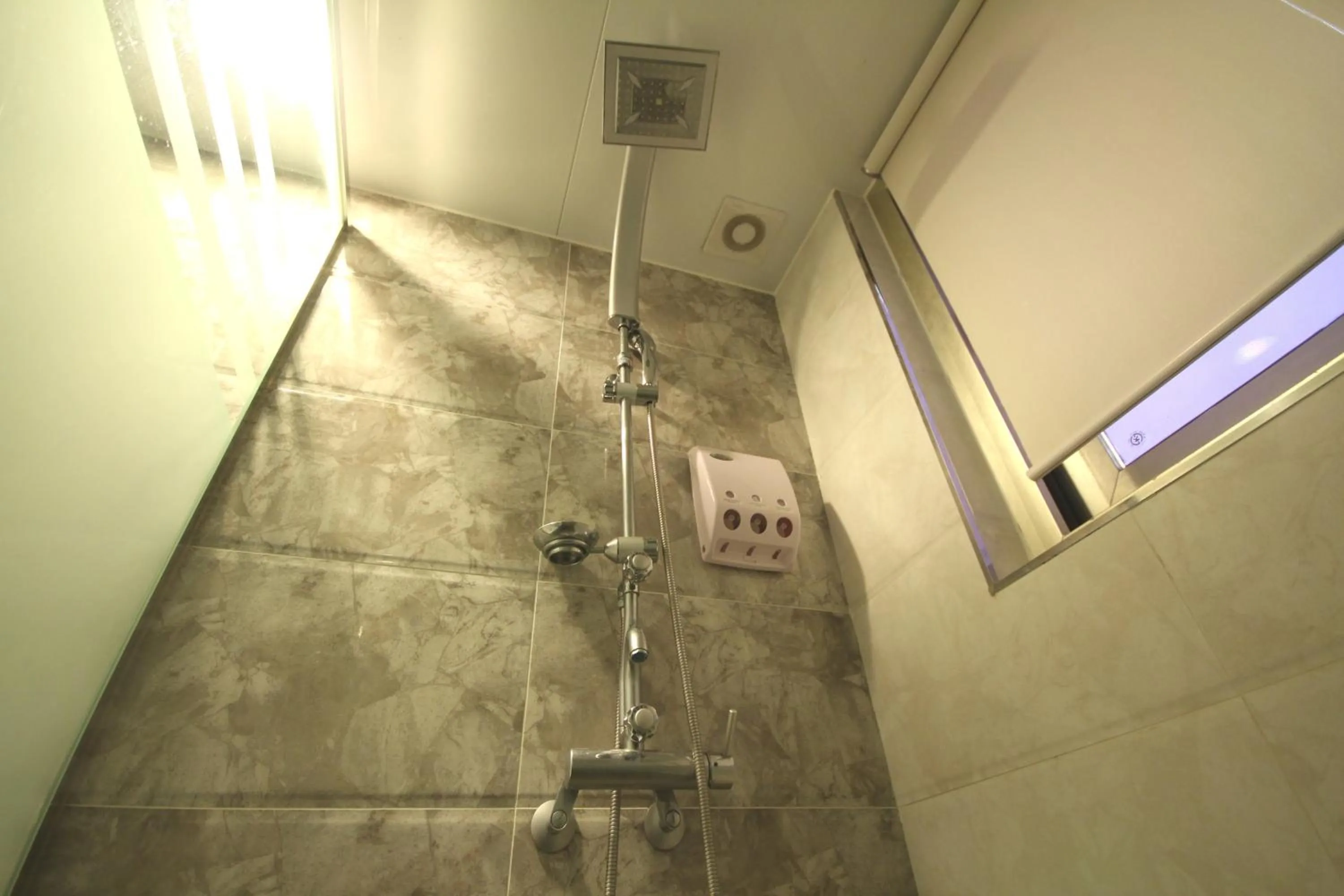 Shower, Bathroom in Sono Hotel