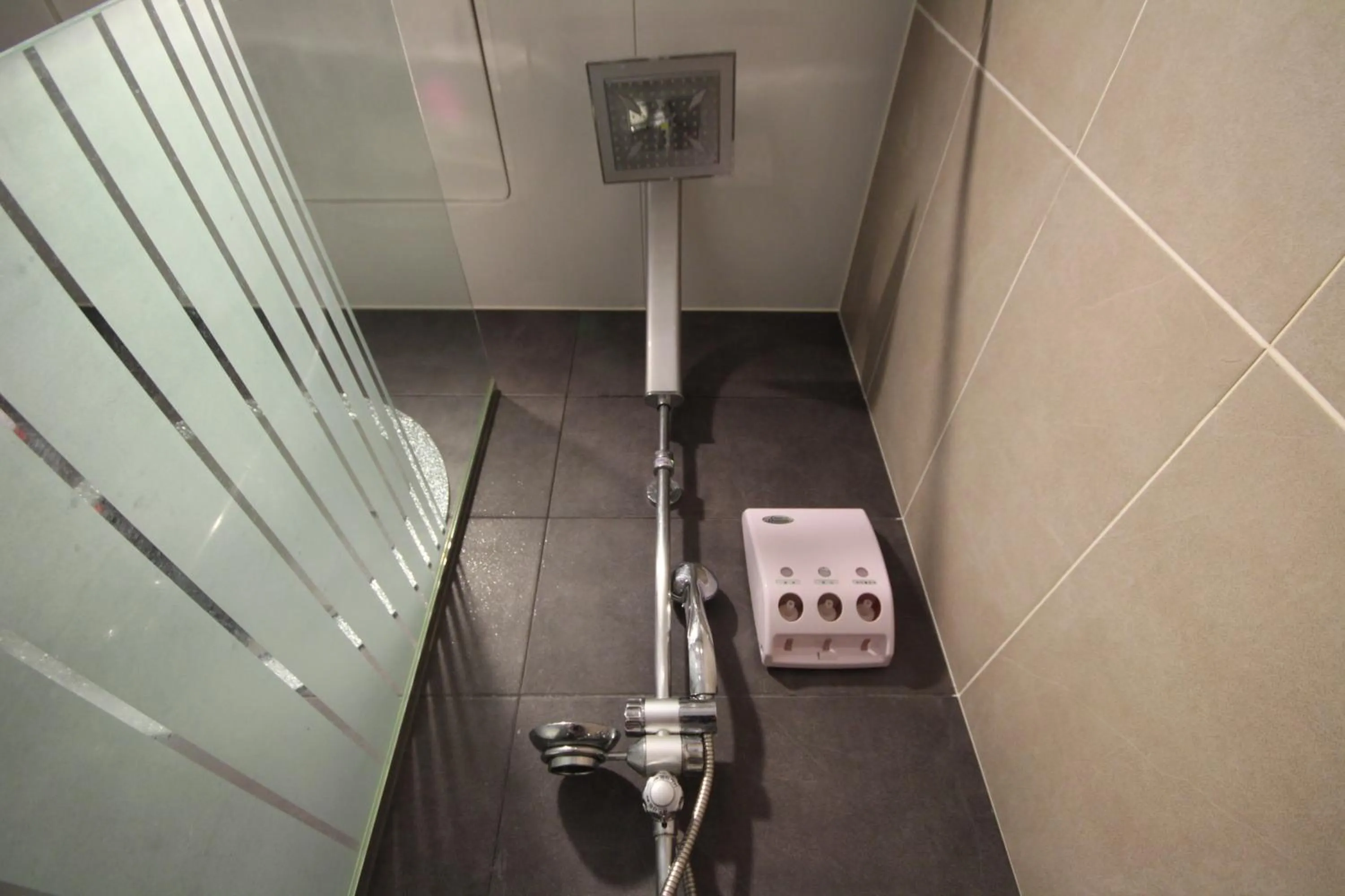 Shower, Bathroom in Sono Hotel