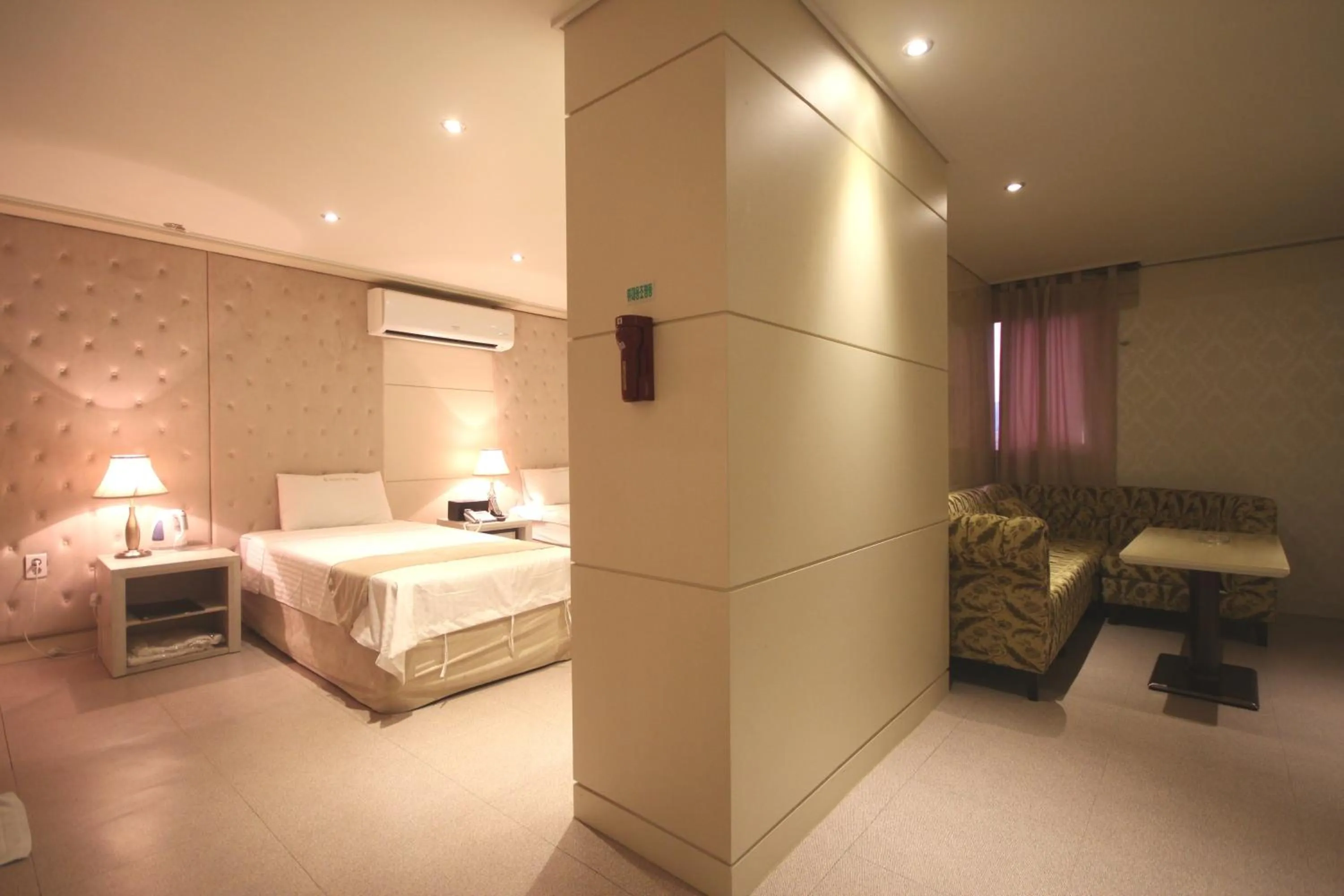 Living room in Sono Hotel