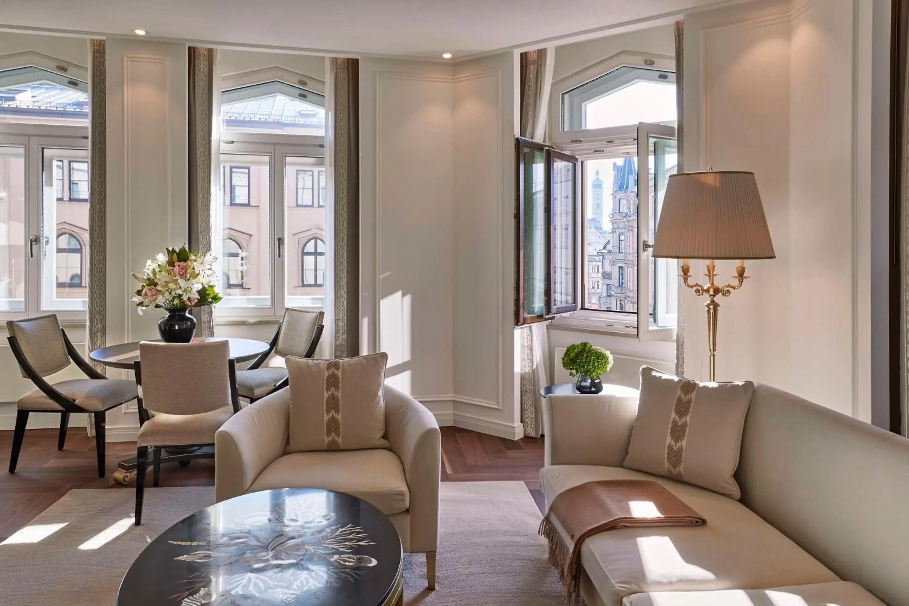 Bedroom in Vier Jahreszeiten Kempinski München Bedroom in Vier Jahreszeiten Kempinski München