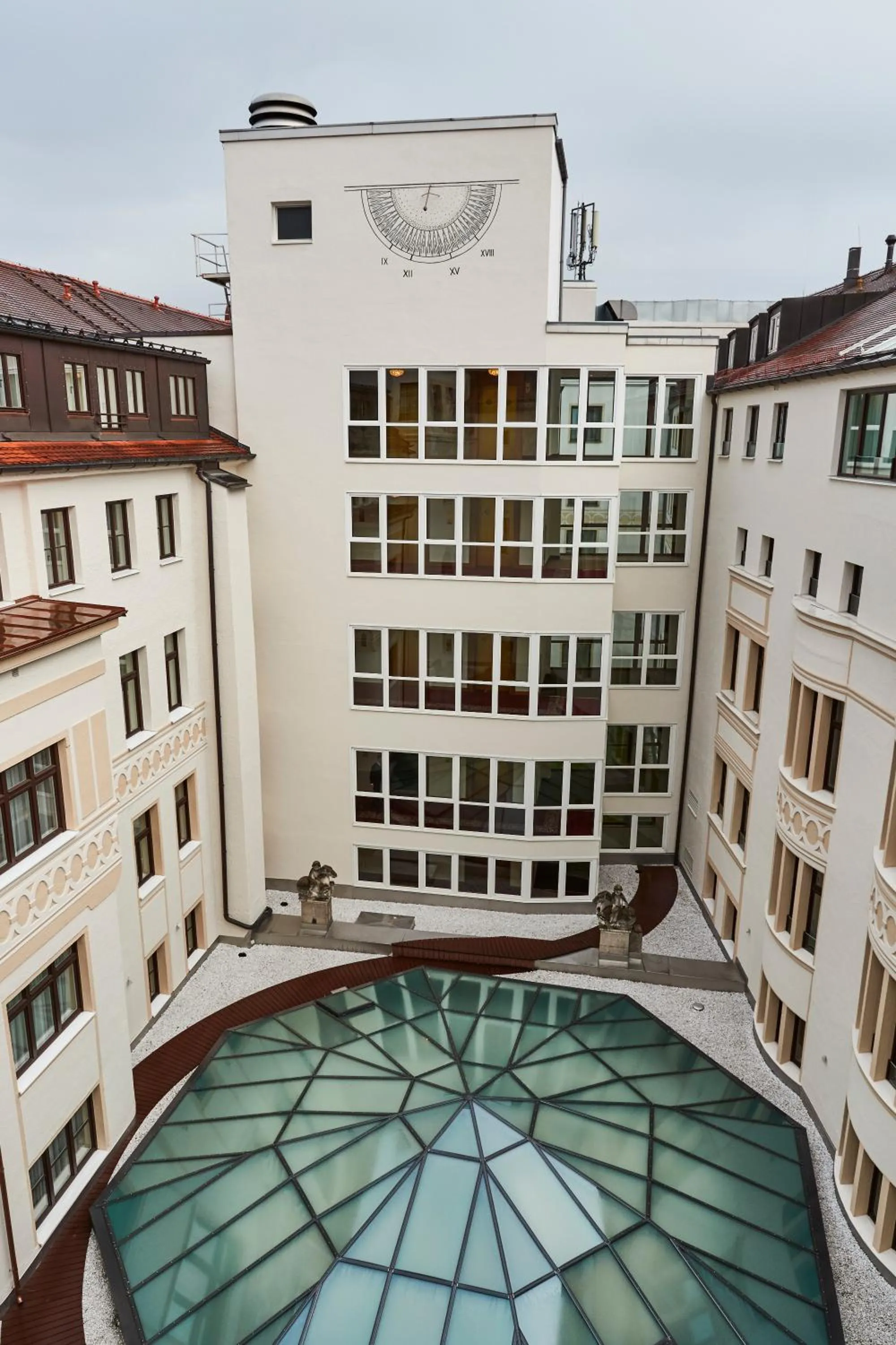 View (from property/room) in Vier Jahreszeiten Kempinski München