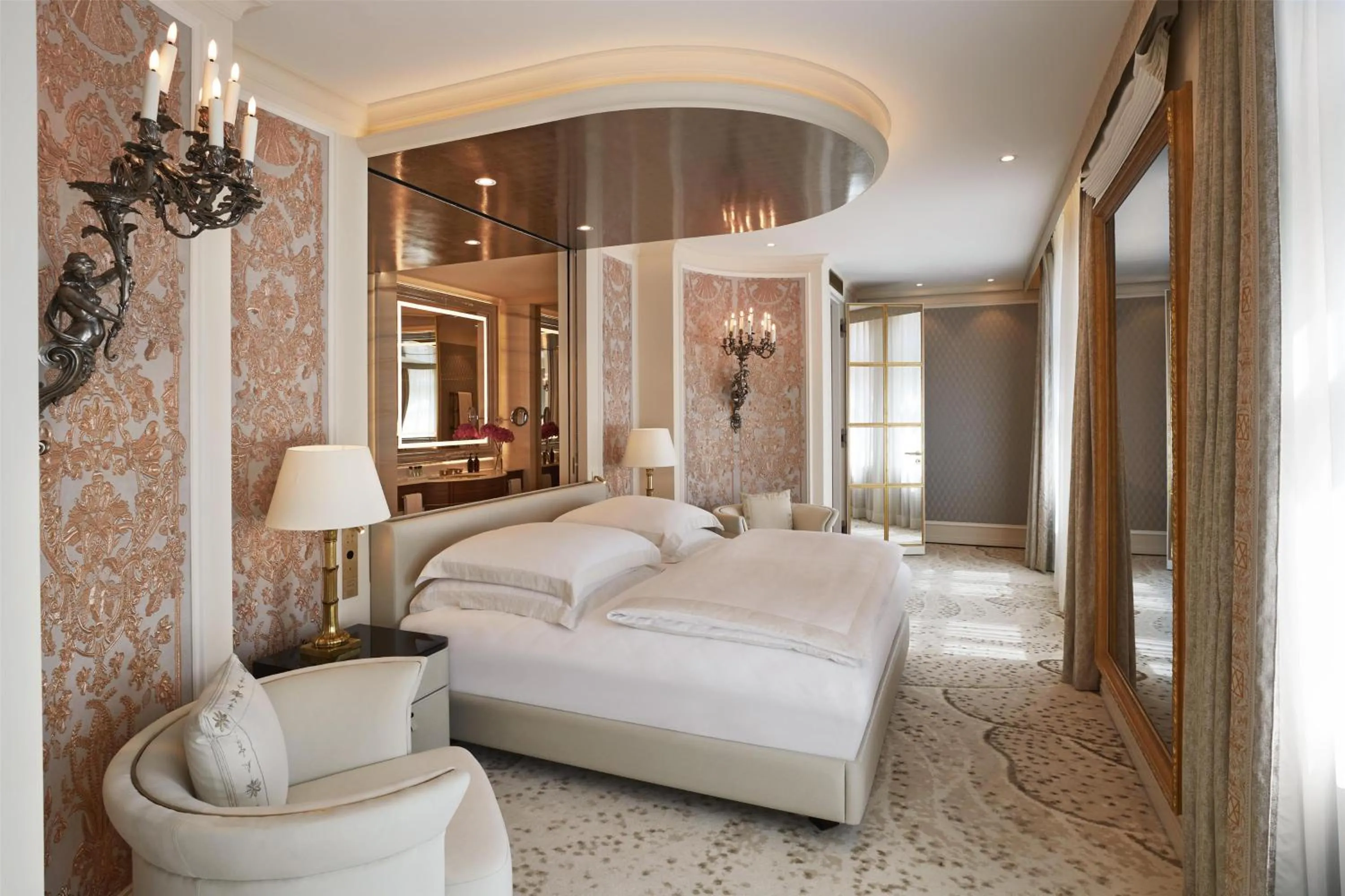 Bedroom, Bed in Vier Jahreszeiten Kempinski München