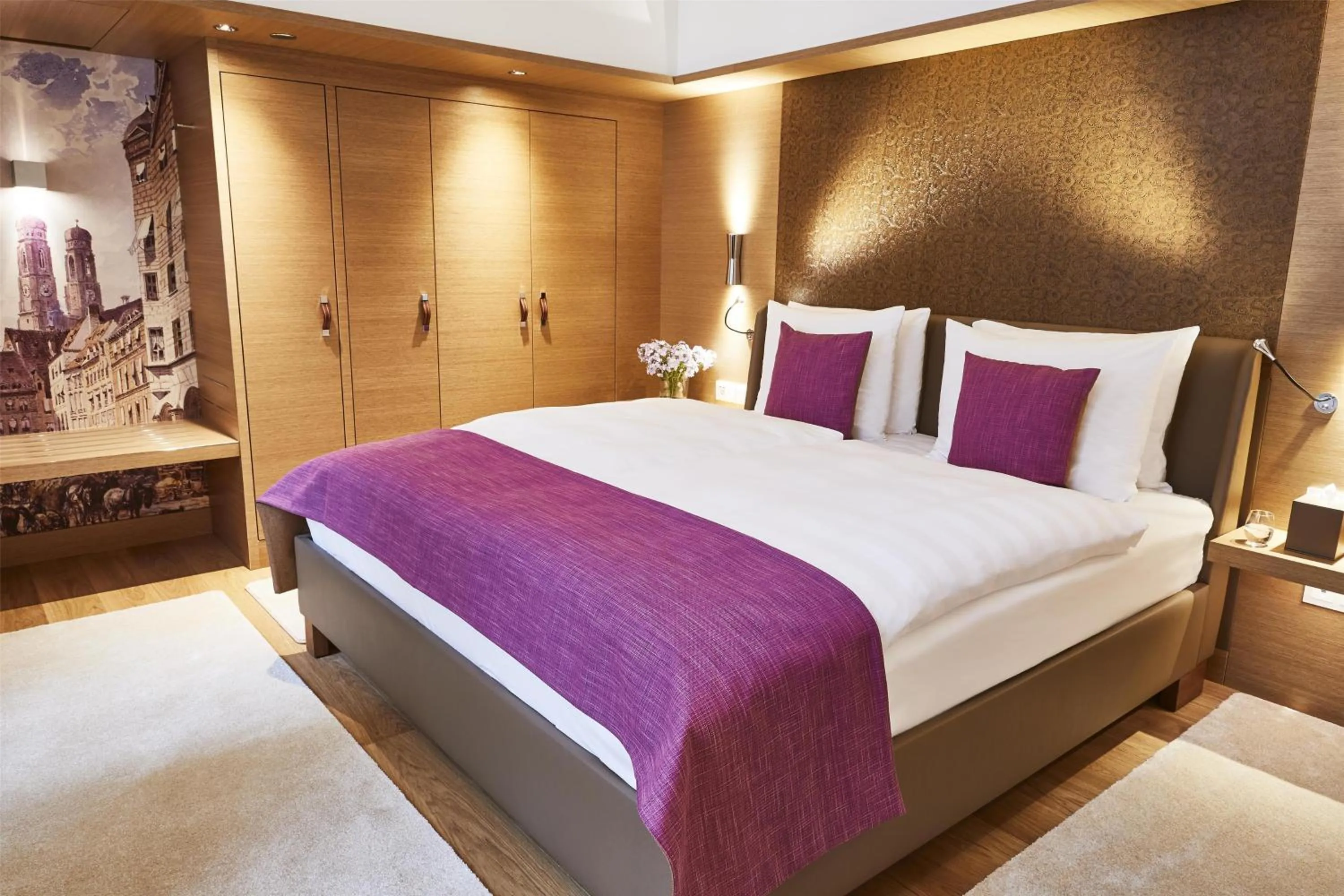 Photo of the whole room, Bed in Vier Jahreszeiten Kempinski München