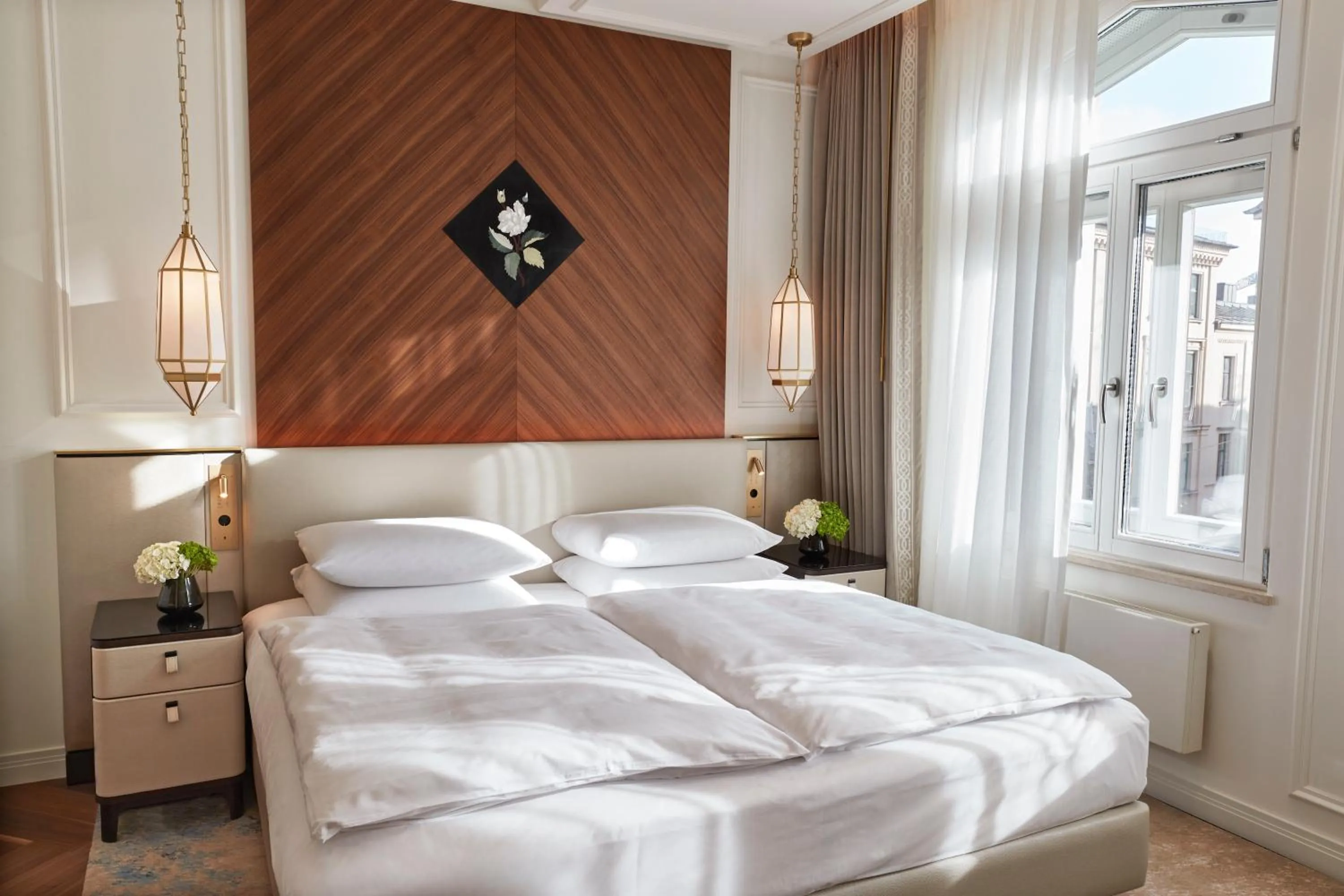 Bedroom, Bed in Vier Jahreszeiten Kempinski München