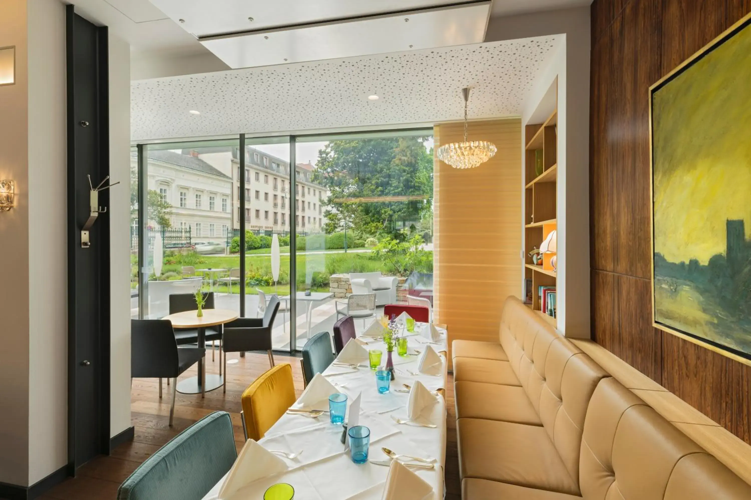 Restaurant/places to eat in At the Park Hotel Restaurant/places to eat in At the Park Hotel