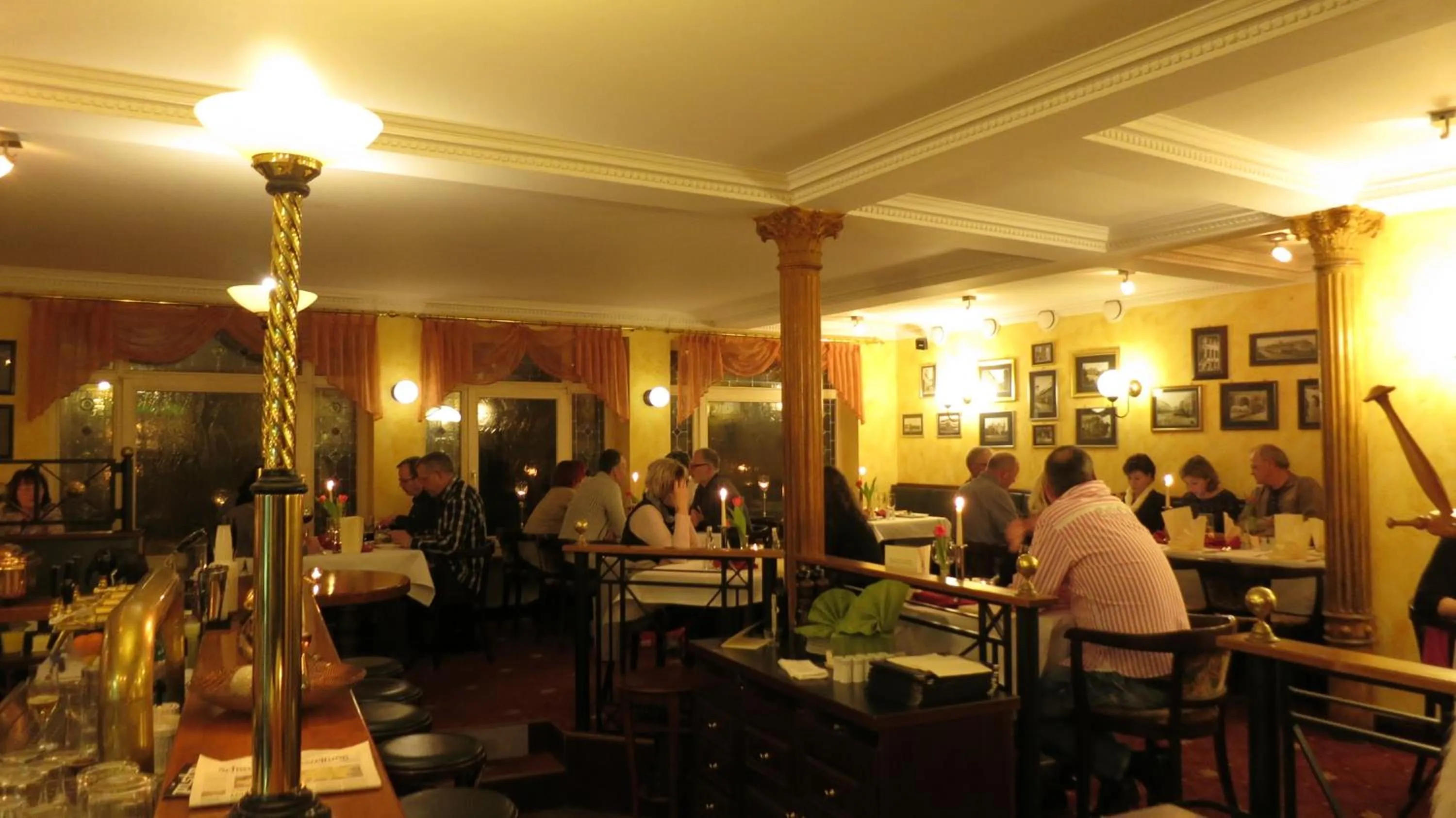 Restaurant/places to eat in Hotel Elefant