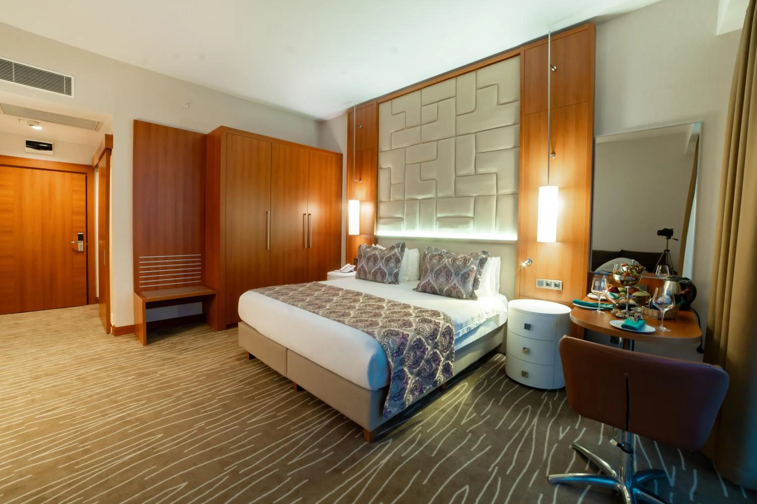 Living room, Bed in Grand Bellagio Batumi Convention & Casino Hotel