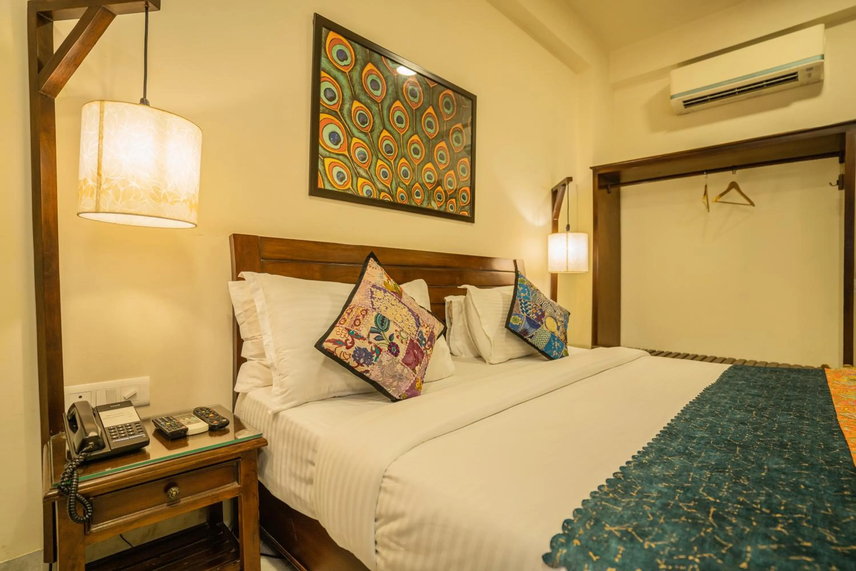 Bed in Tripli Hotels Shambhu Villas