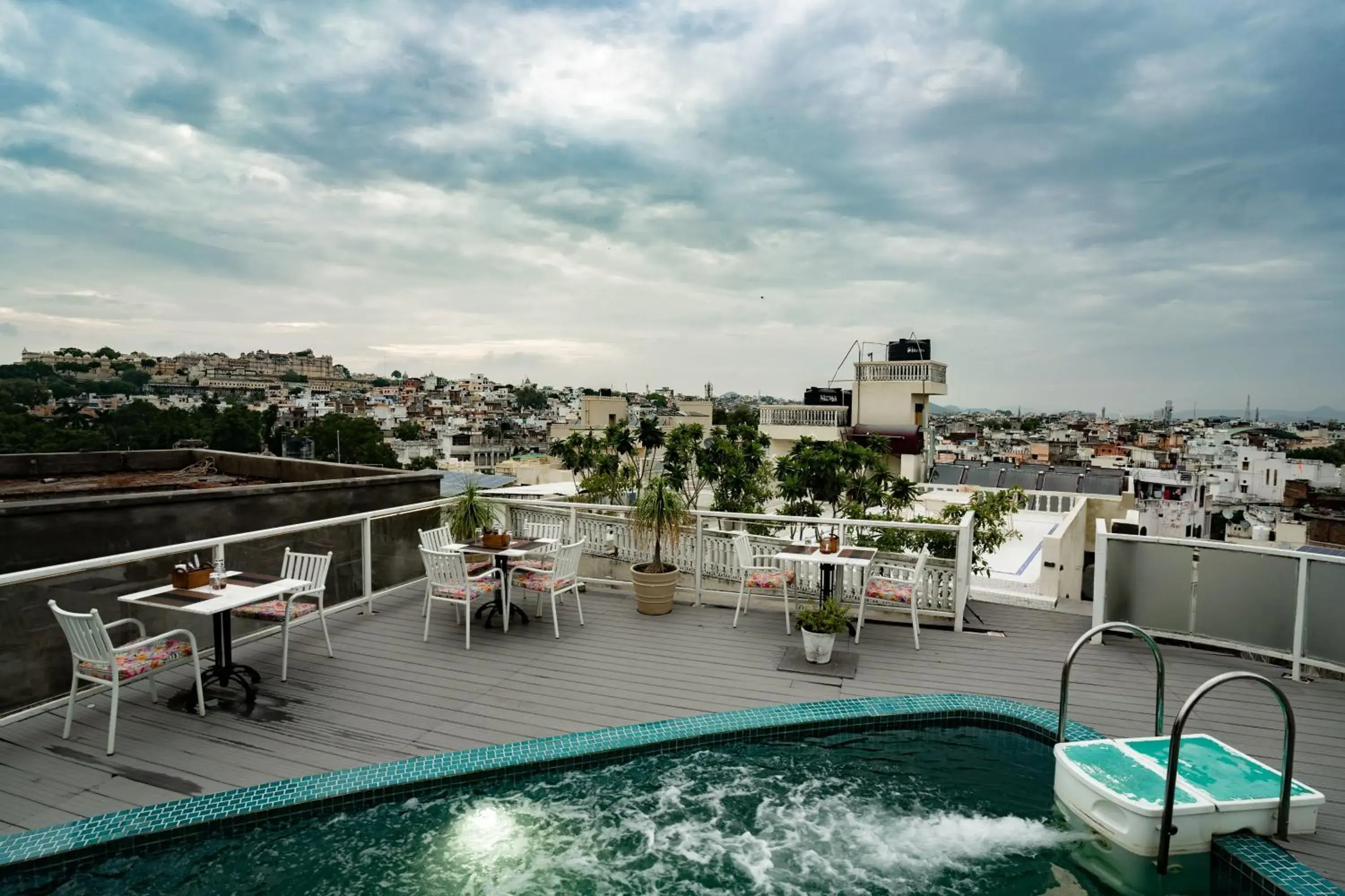 Swimming pool in Tripli Hotels Shambhu Villas Swimming pool in Tripli Hotels Shambhu Villas