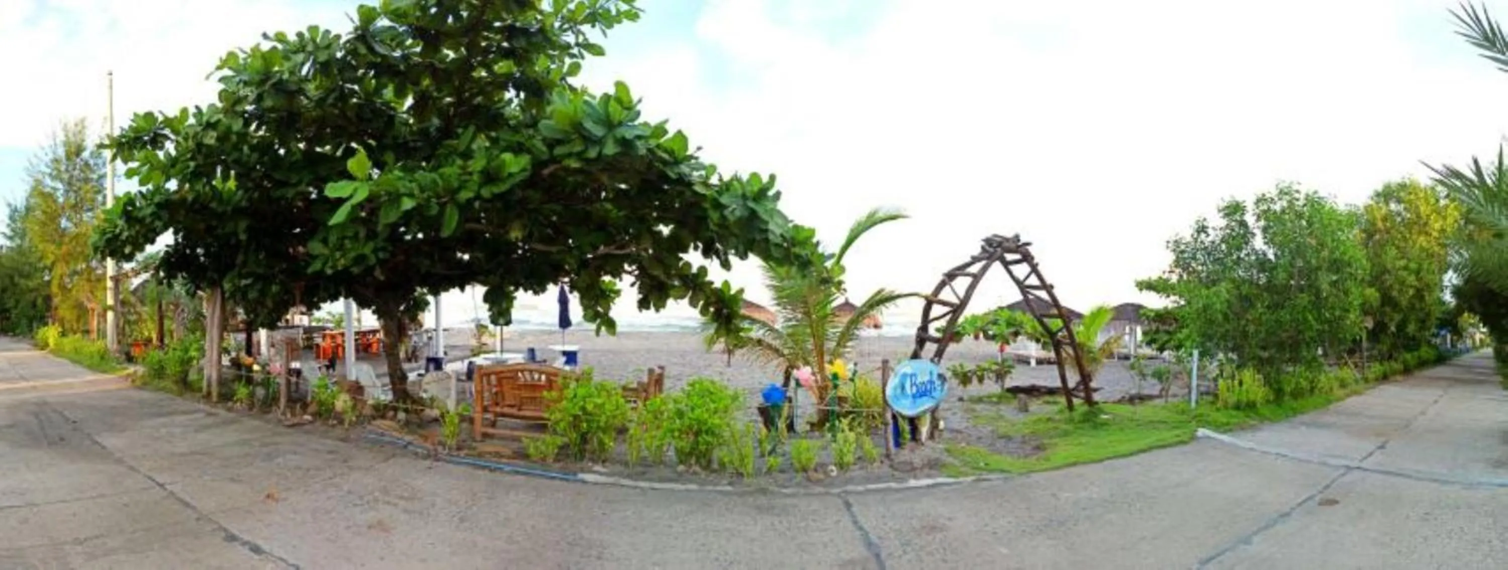 Club Monet Beachfront Resort by Cocotel