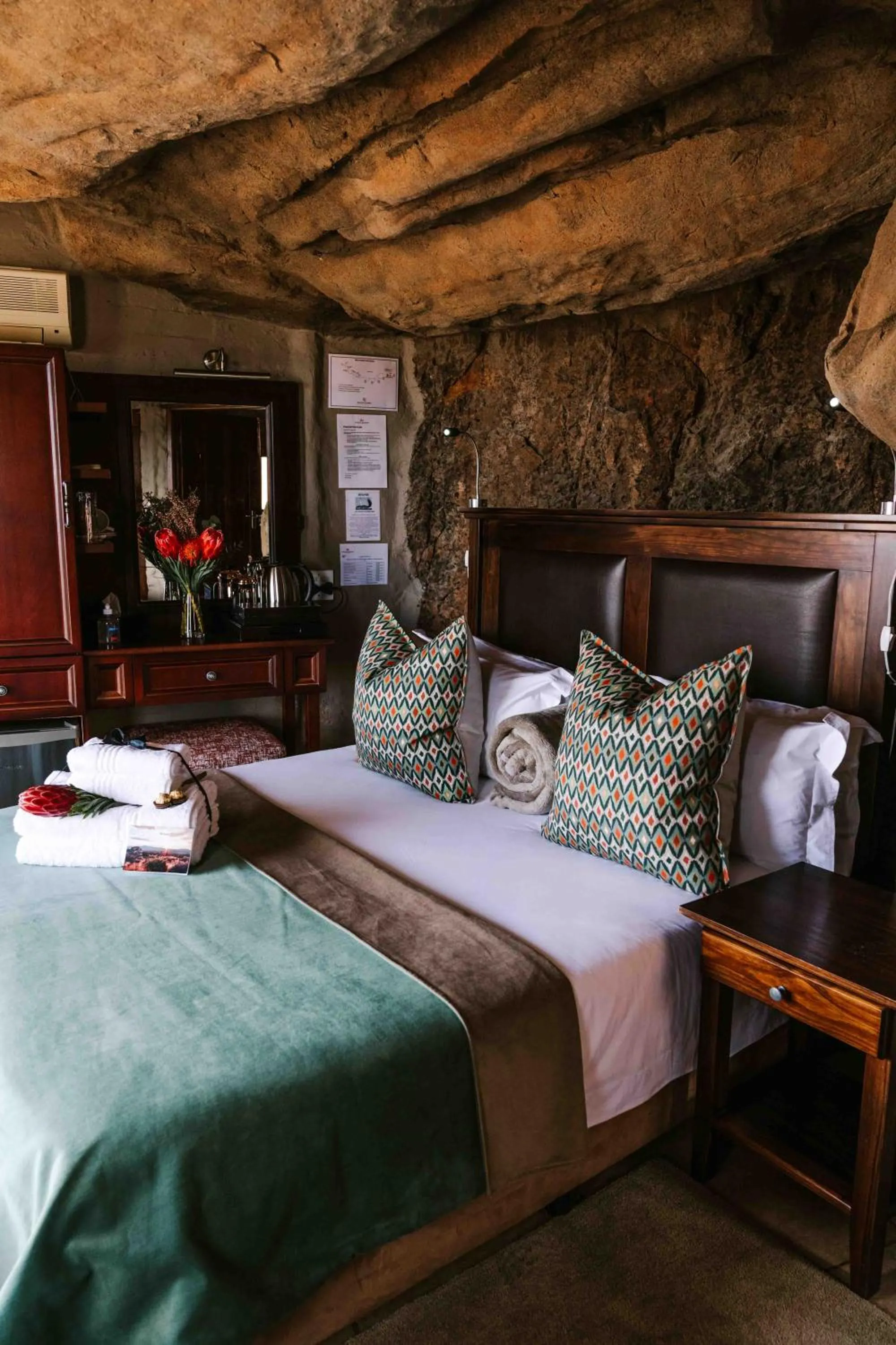 Bed in Kagga Kamma Eco Lodge & Spa