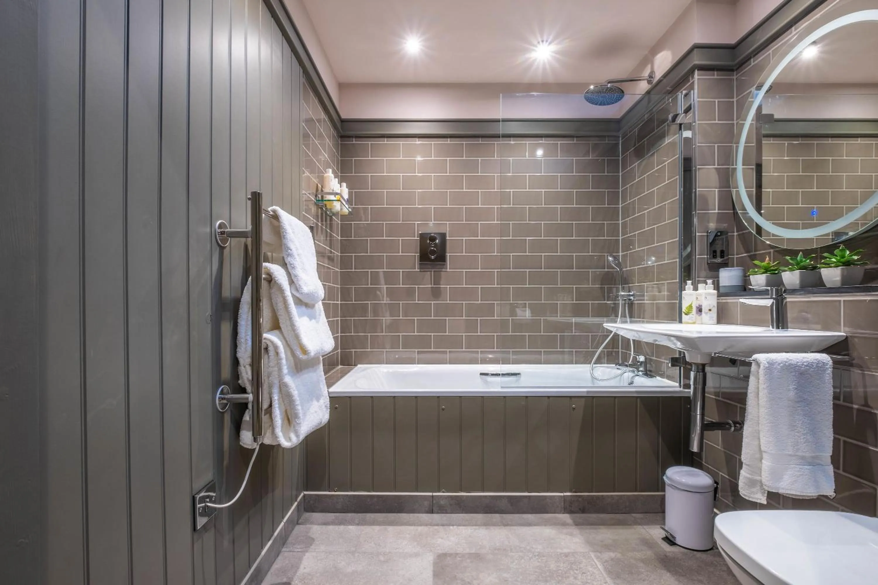 Bathroom in The Three Blackbirds