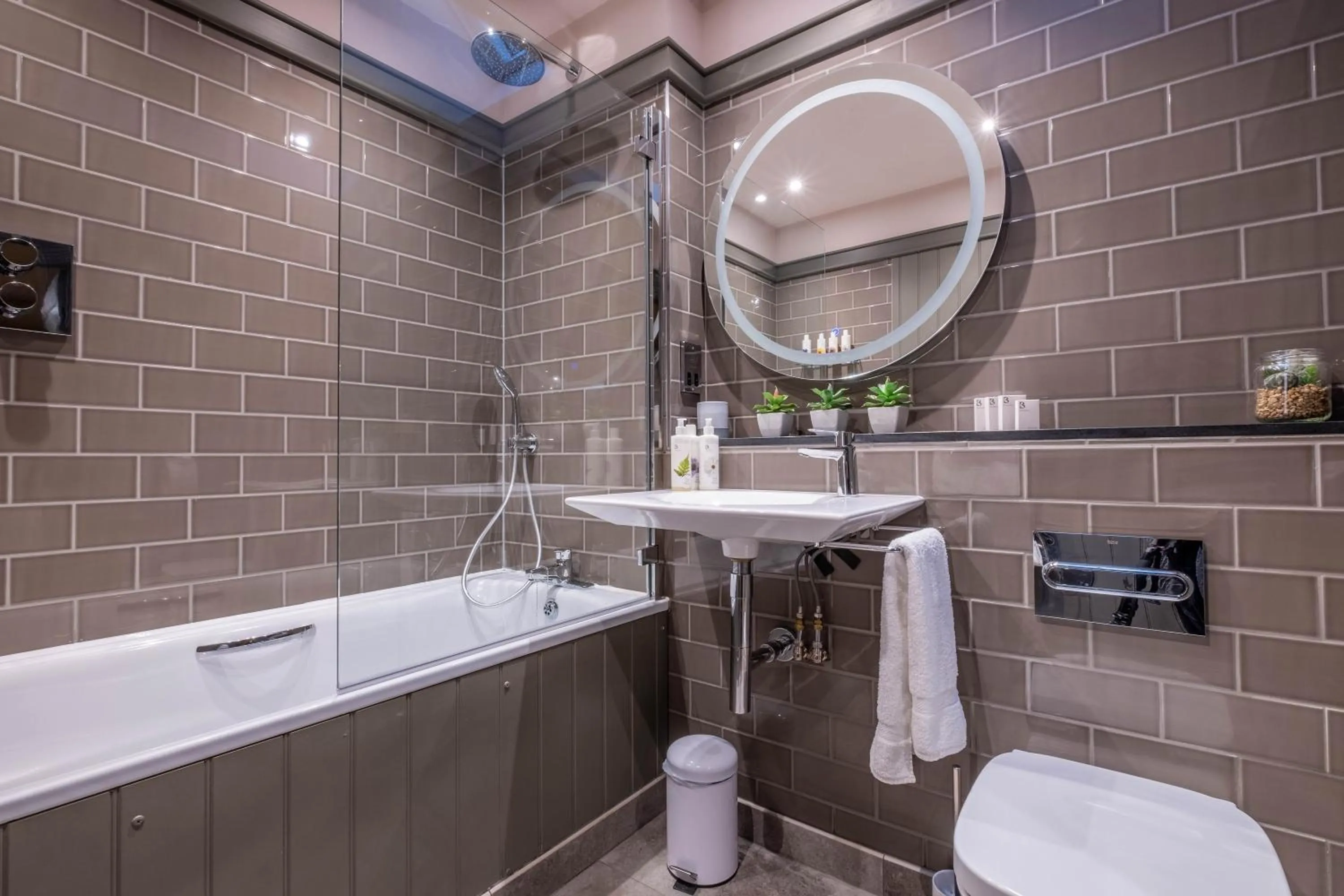 Bathroom in The Three Blackbirds