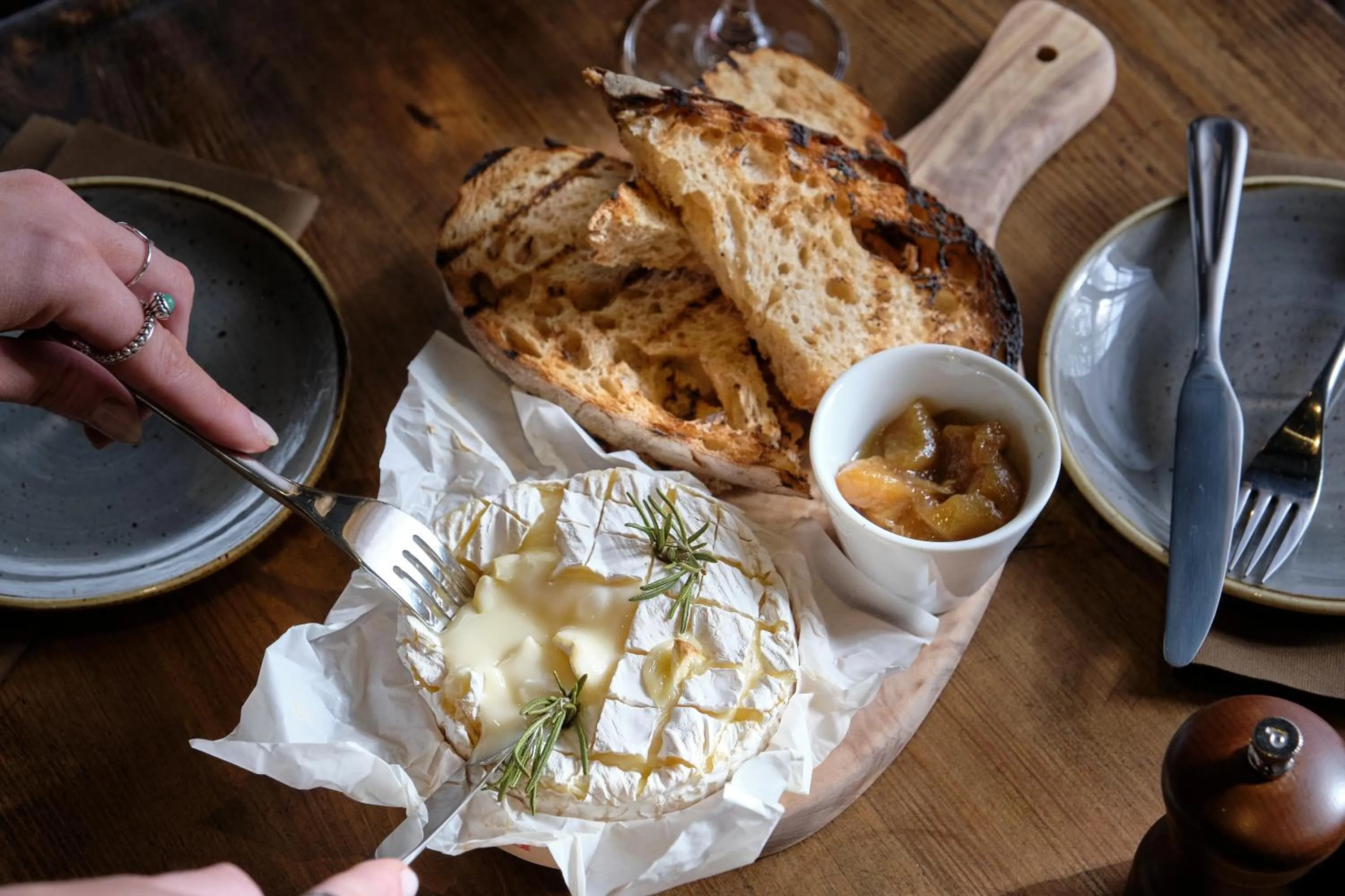 Food and drinks in The Three Blackbirds