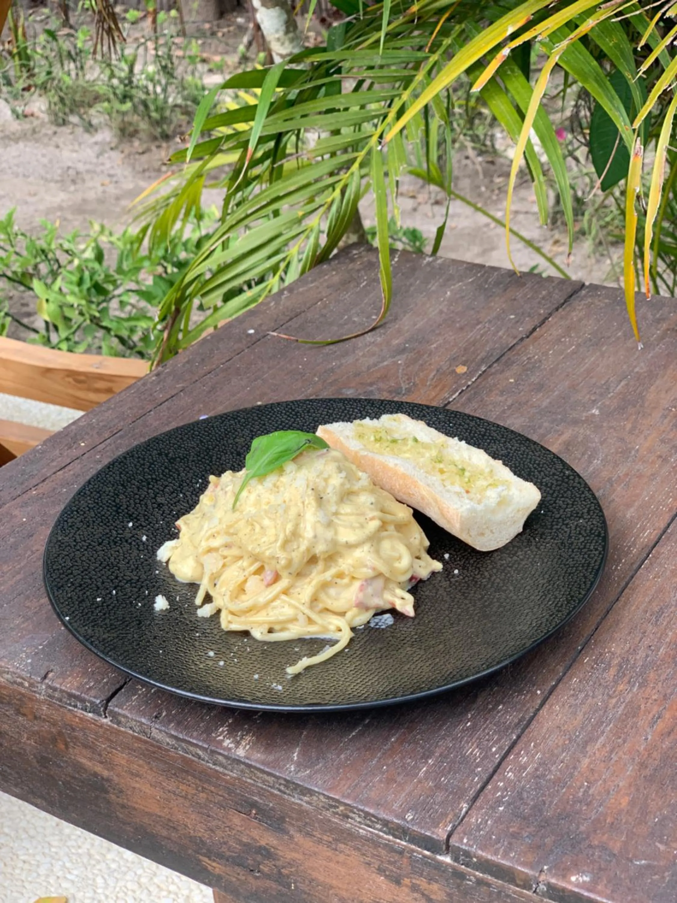 Restaurant/places to eat in La Cocoteraie Ecolodge - Luxury Glamping Tents