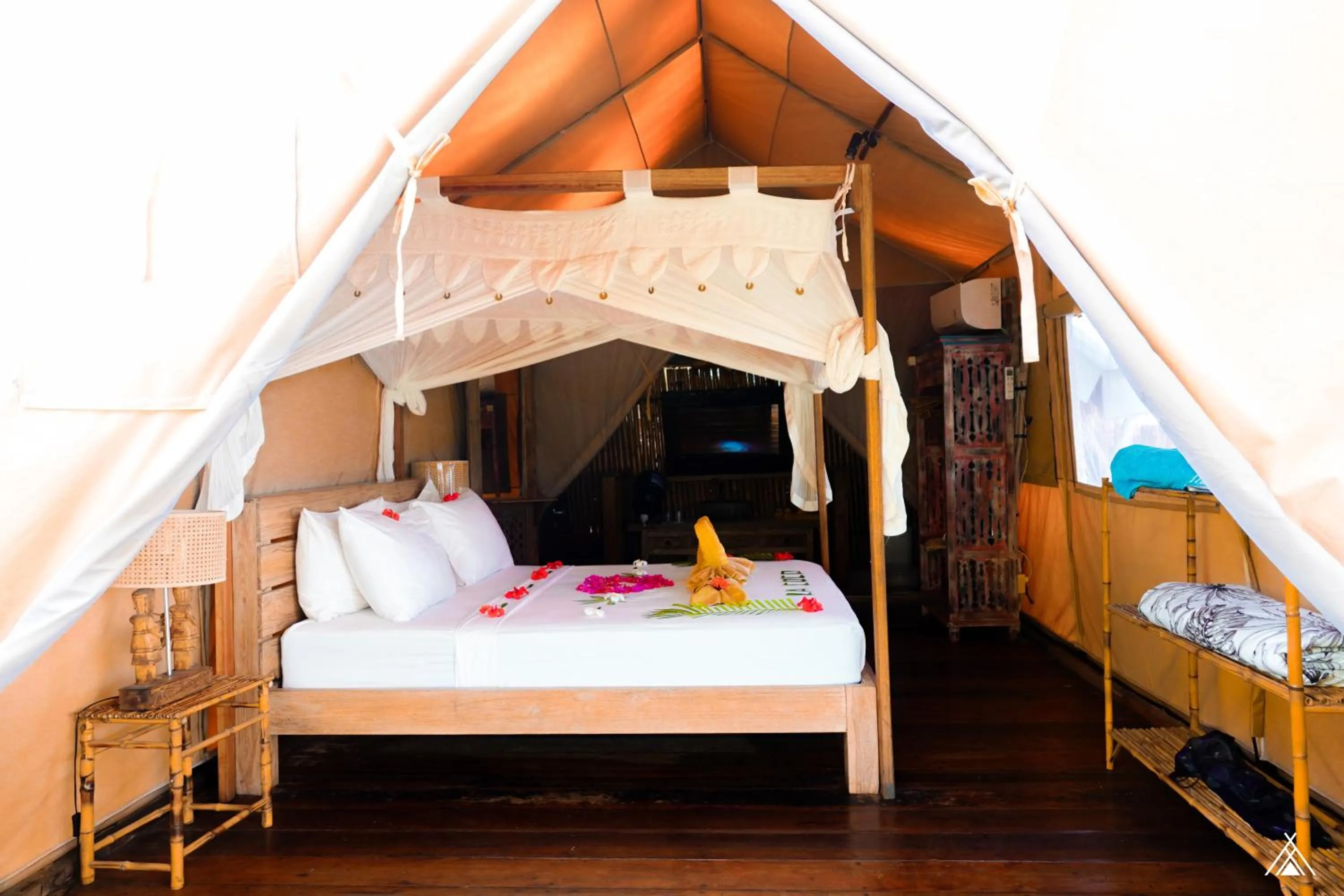 Bed in La Cocoteraie Ecolodge - Luxury Glamping Tents