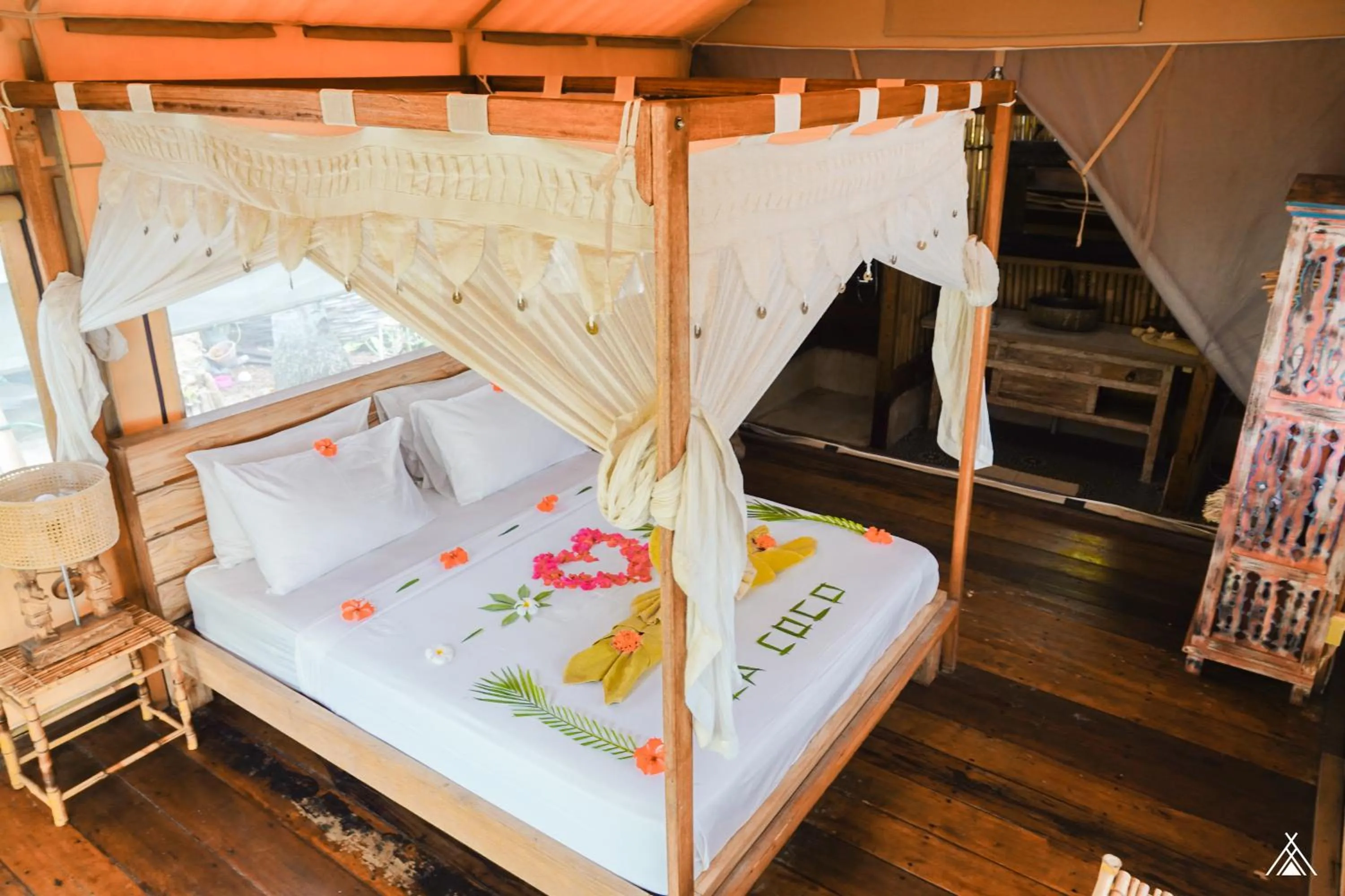 Bed in La Cocoteraie Ecolodge - Luxury Glamping Tents