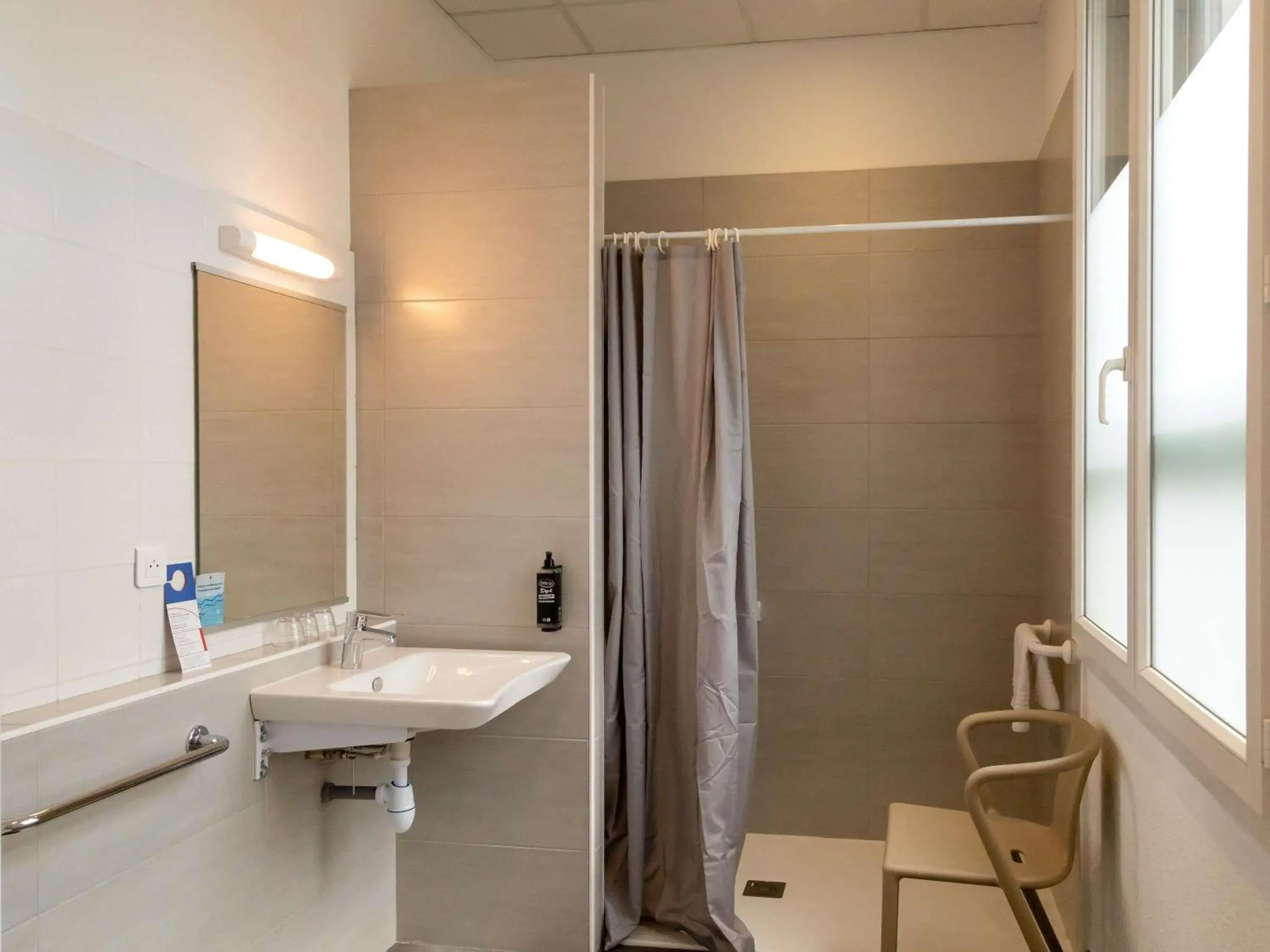 Bedroom in ibis budget Le Puy En Velay Bedroom in ibis budget Le Puy En Velay