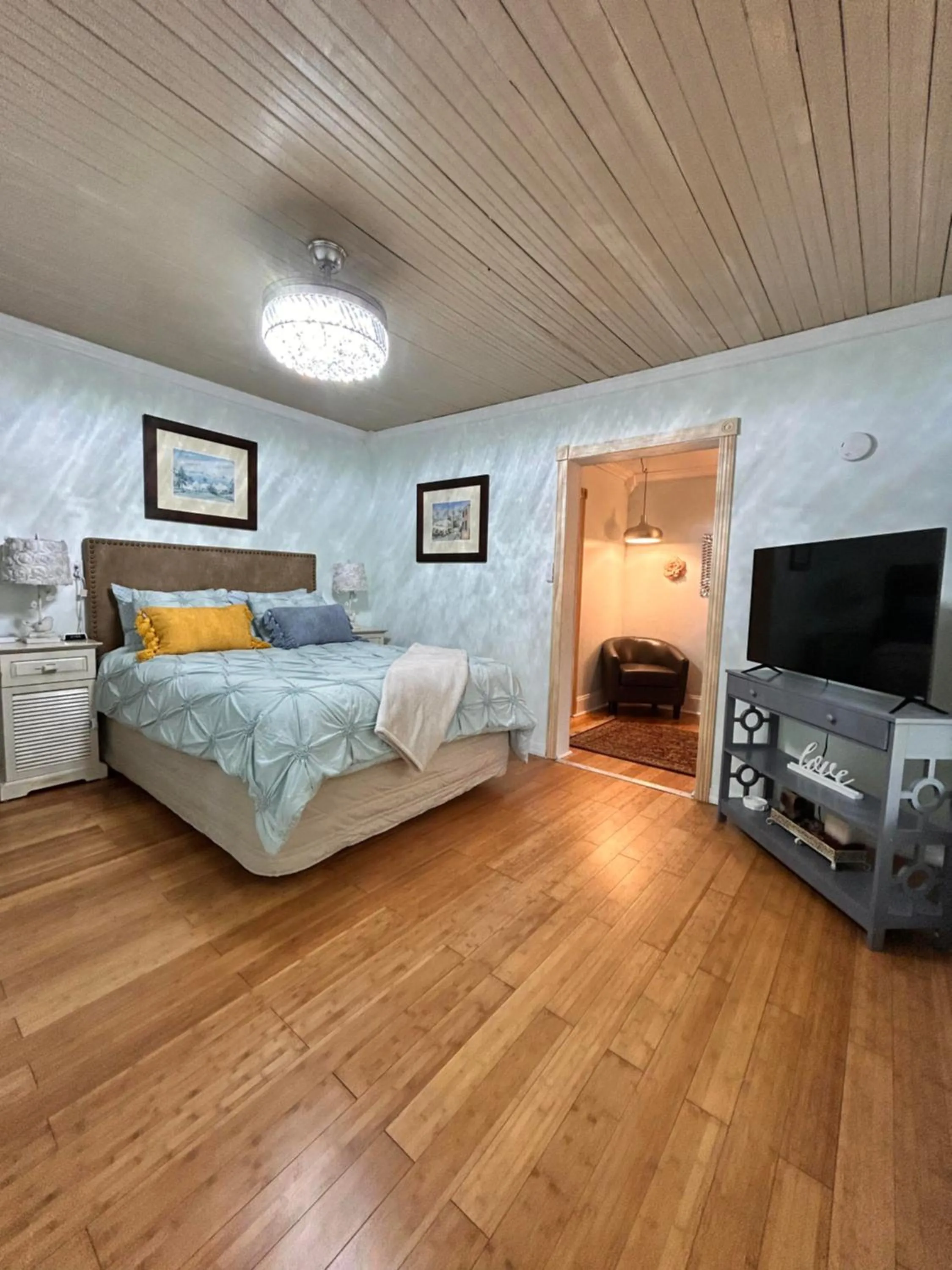 Bed in Manatee Palms