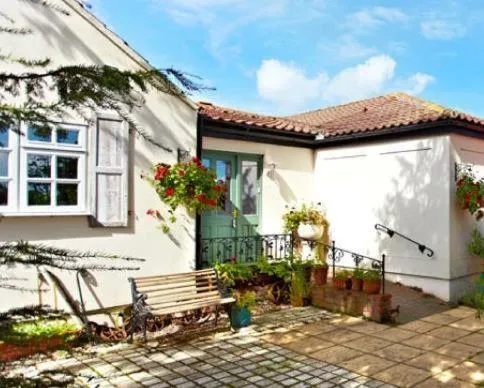 Facade/entrance in Wayside B&B