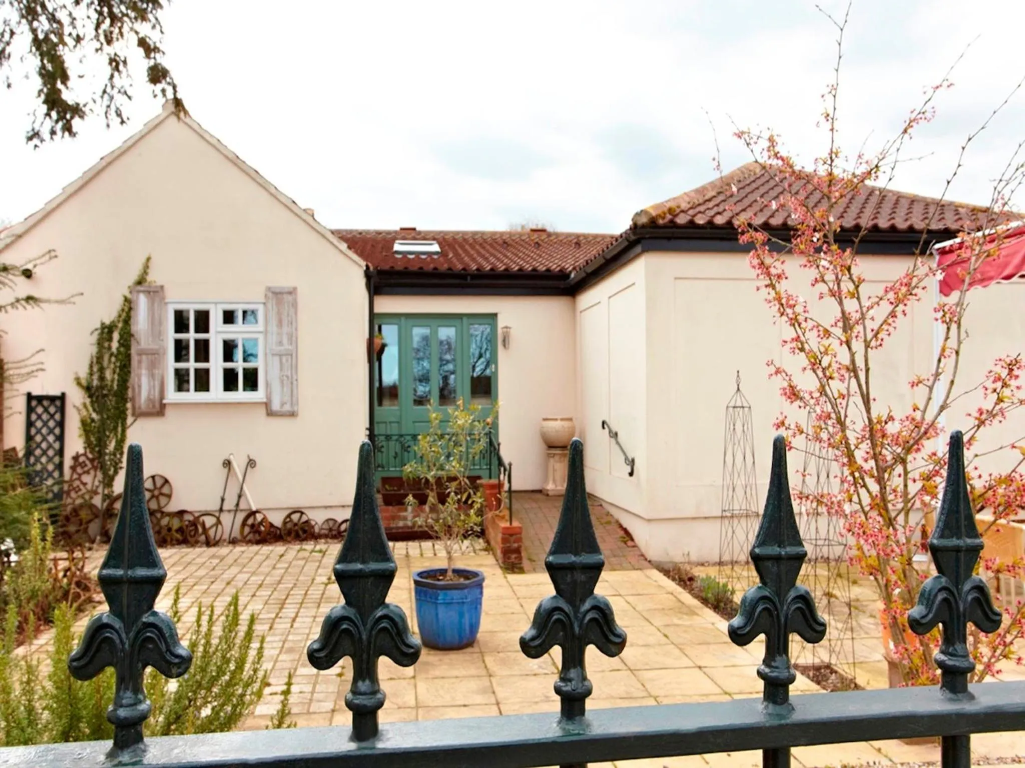 Facade/entrance in Wayside B&B