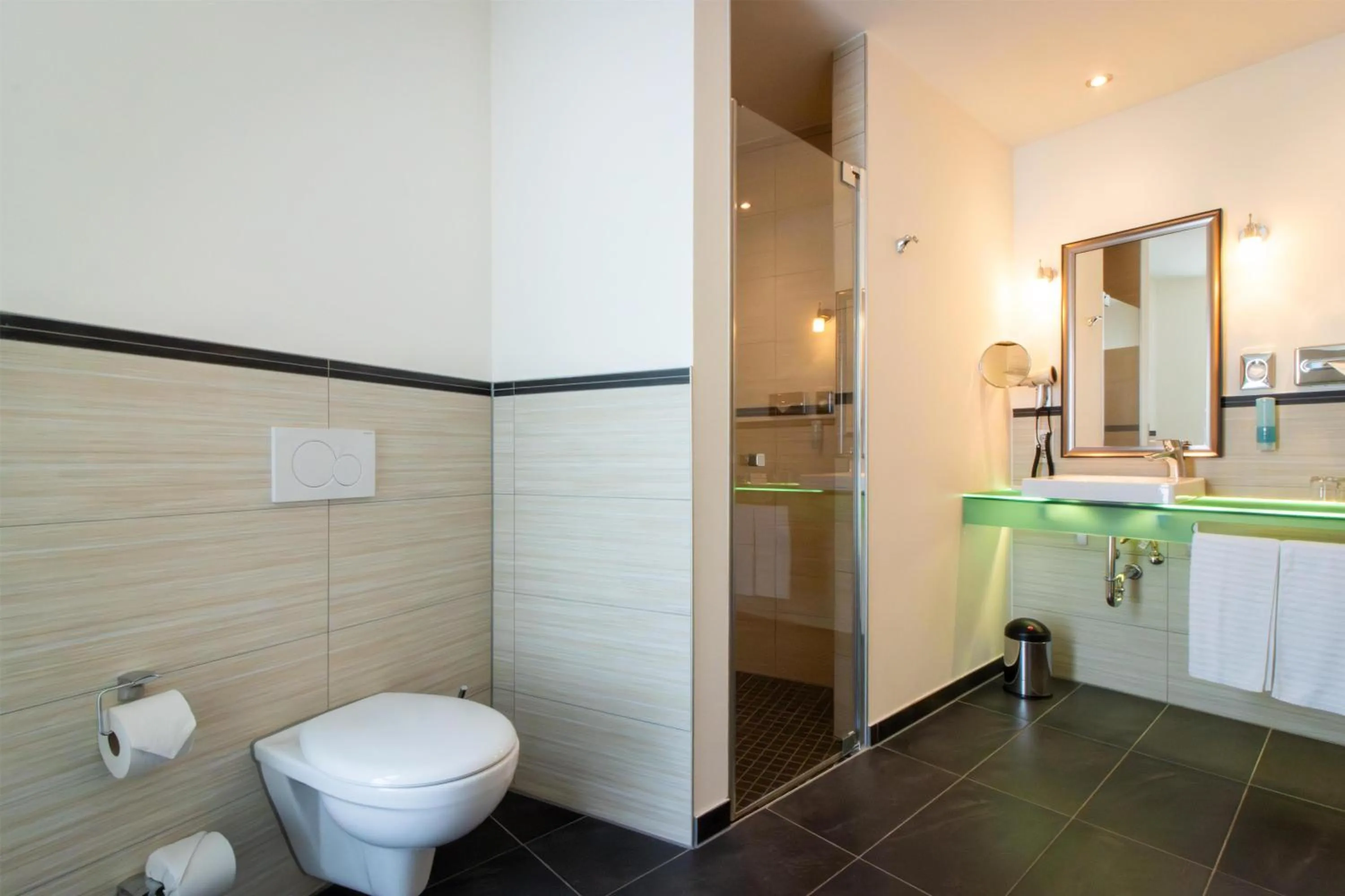 Bathroom in Best Western Plus Palatin Kongresshotel