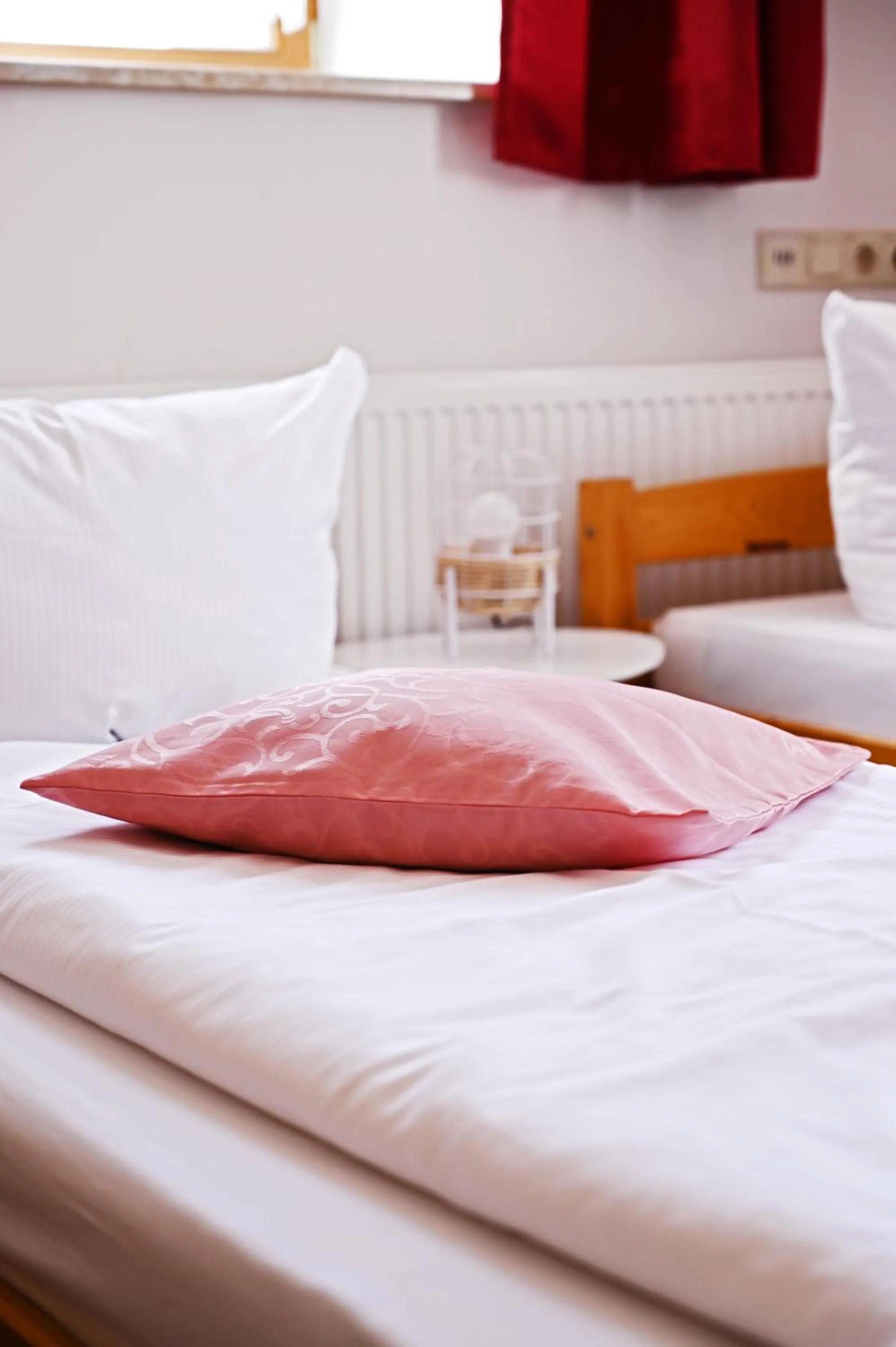 Bed in Motel an der B180