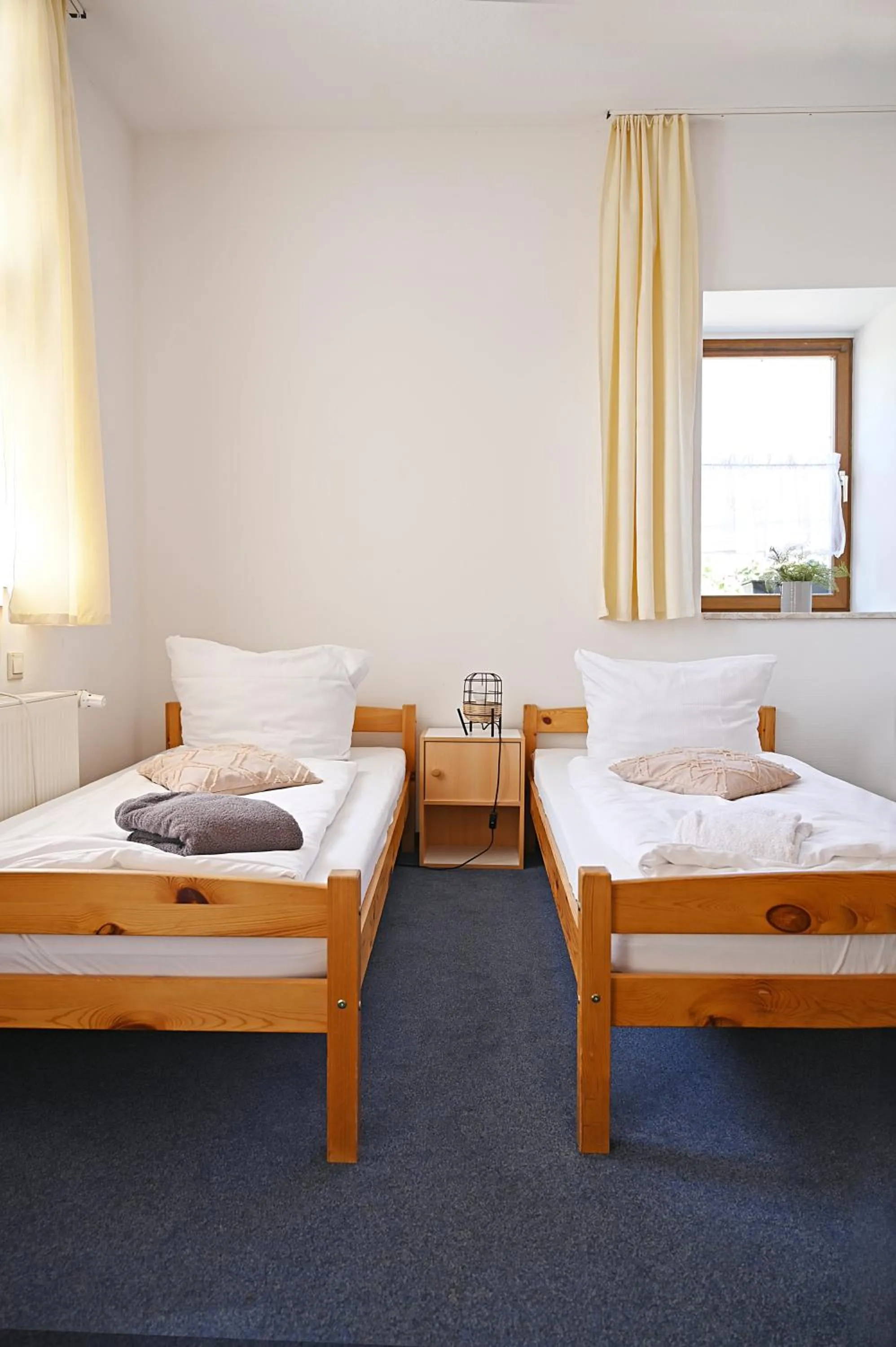 Bed in Motel an der B180