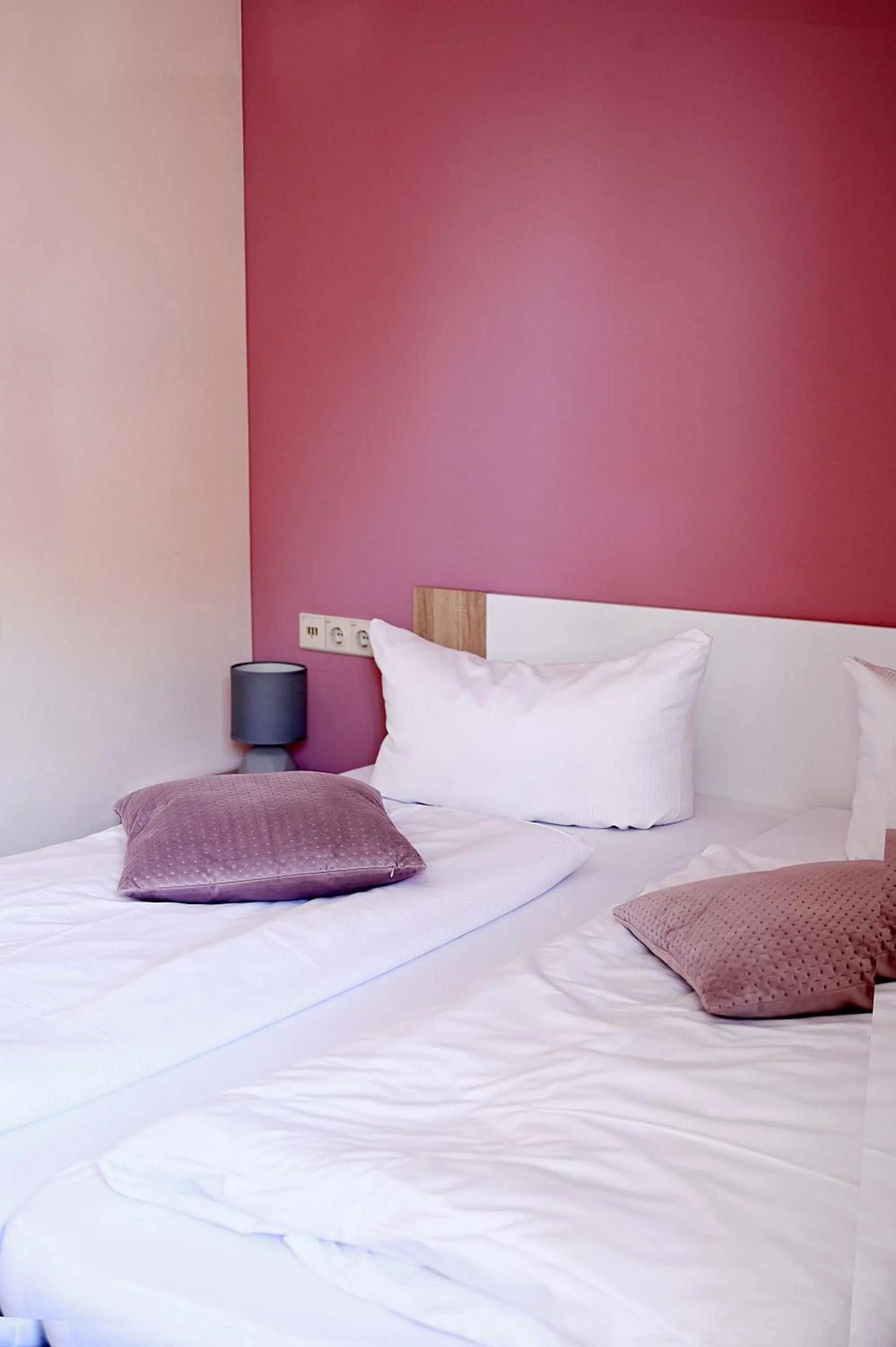 Bed in Motel an der B180